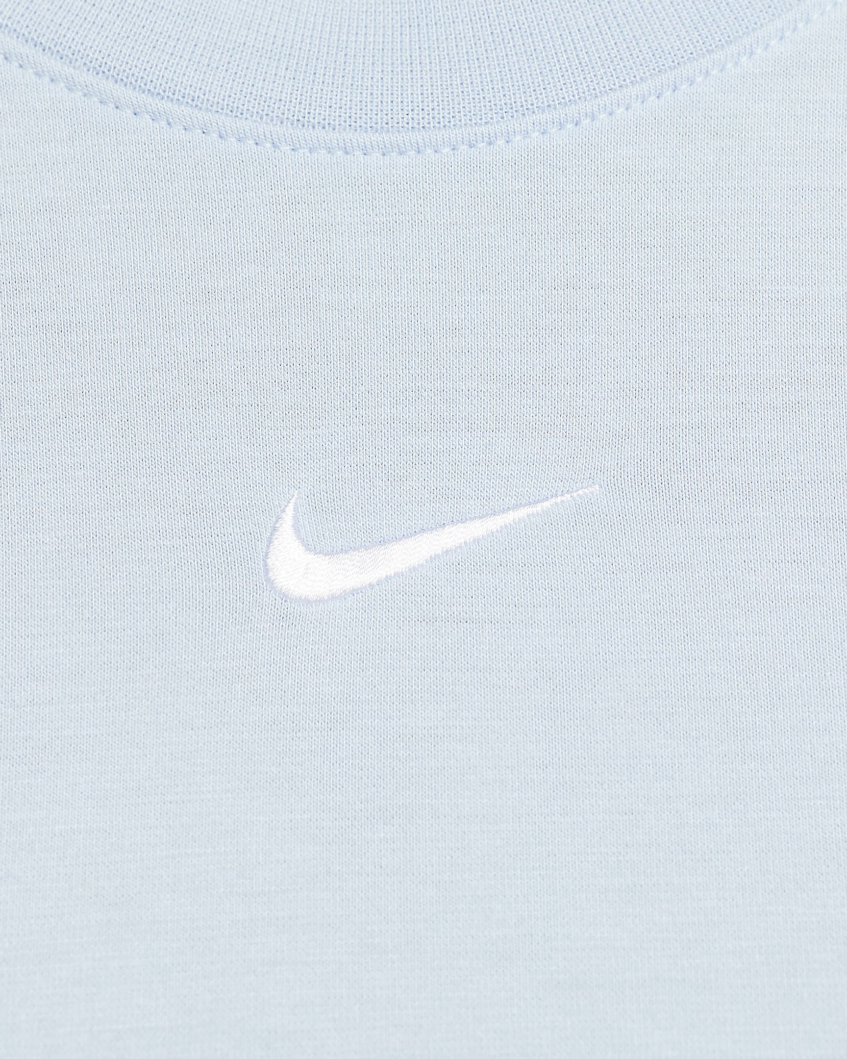 เสื้อยืดเอวลอยทรงเข้ารูปผู้หญิง Nike Sportswear Essential - Light Armory Blue/ขาว