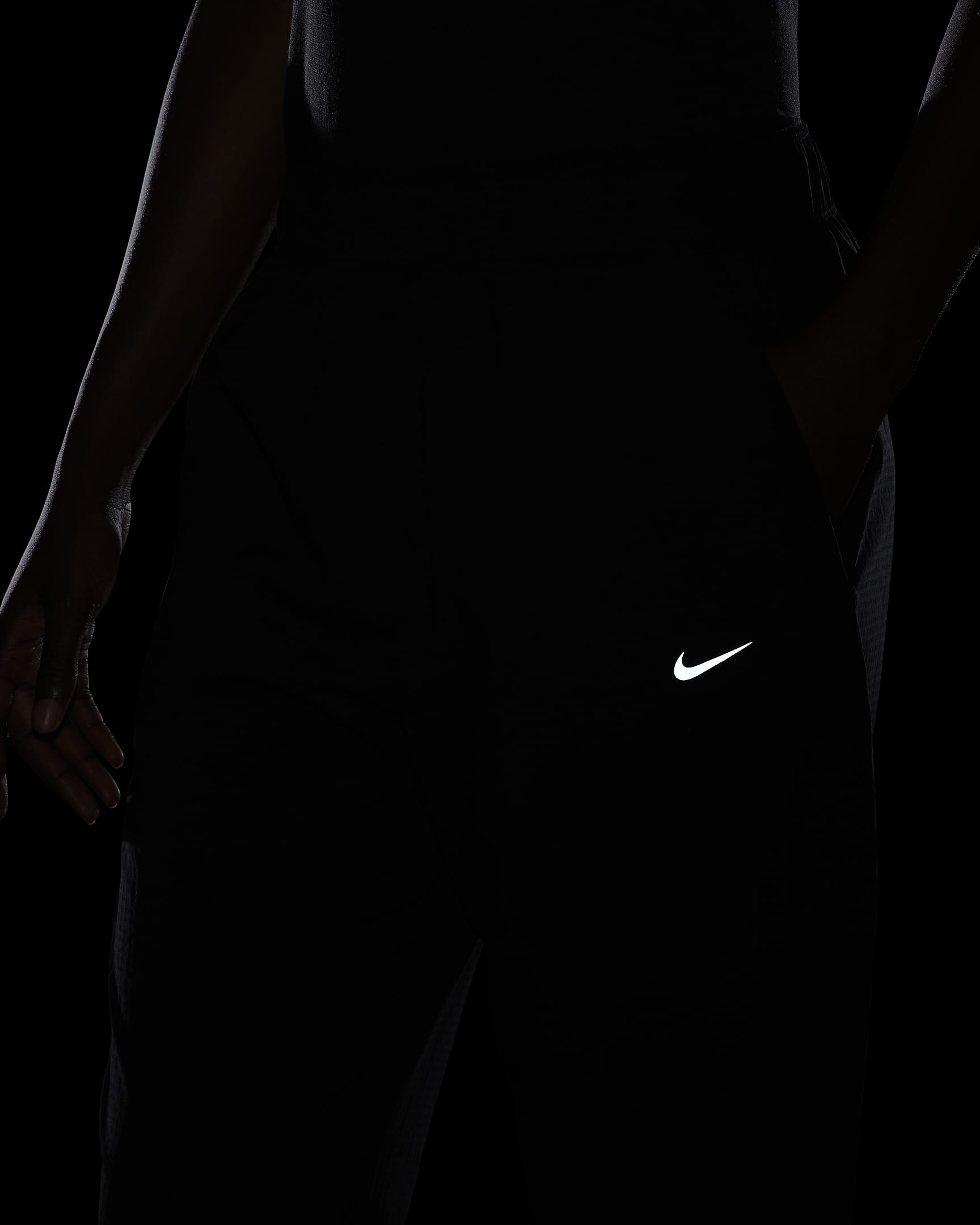 Nike Dri-FIT Fast løpebukse til oppvarming i 7/8 lengde med mellomhøyt liv til dame - Svart