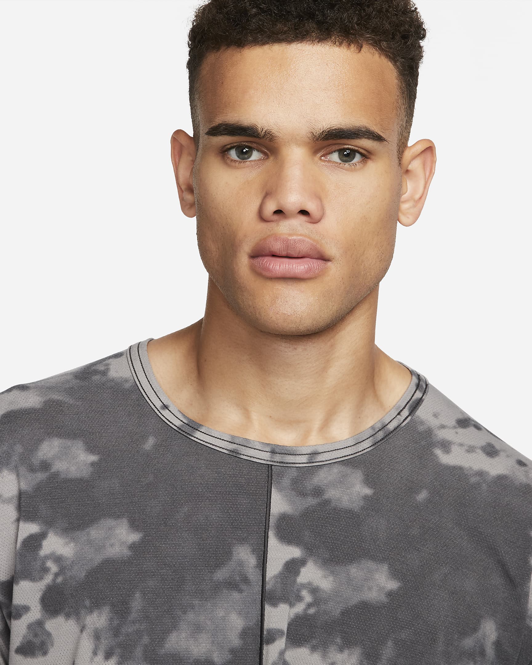 Nike DriFIT Men's Allover Print ShortSleeve Yoga Top.