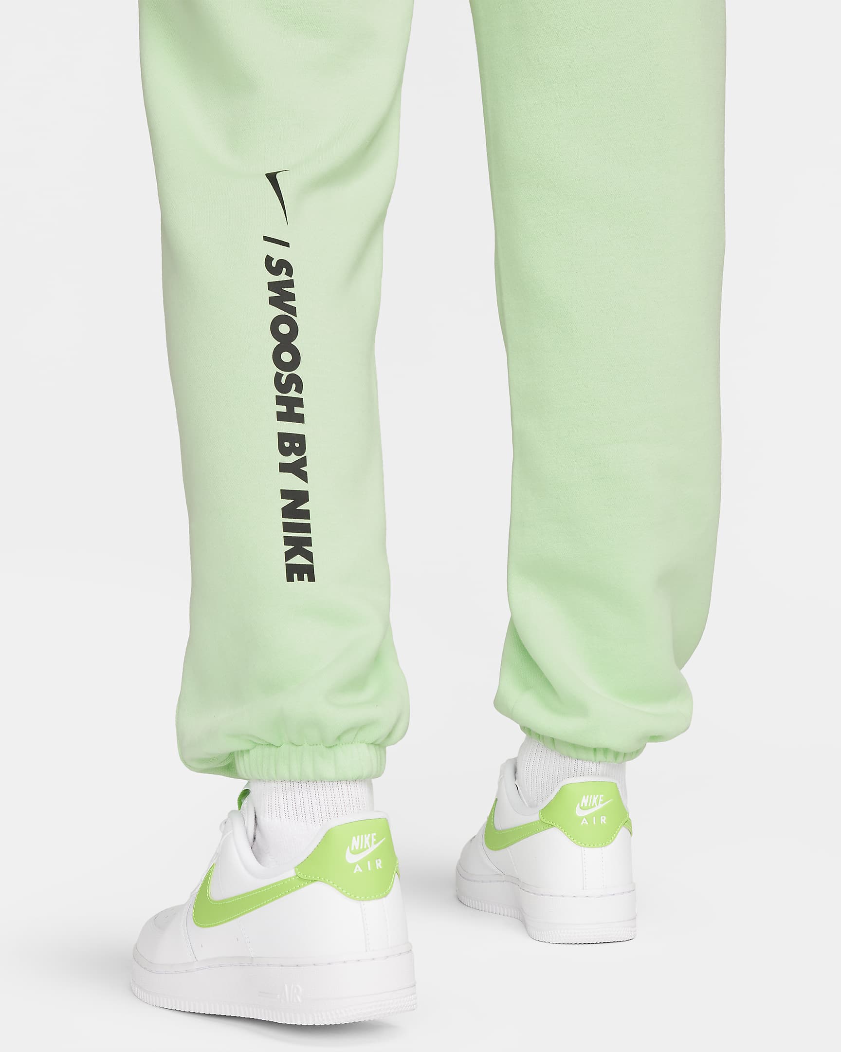 Nike Sportswear ruimvallende fleecebroek voor dames - Vapor Green/Zwart