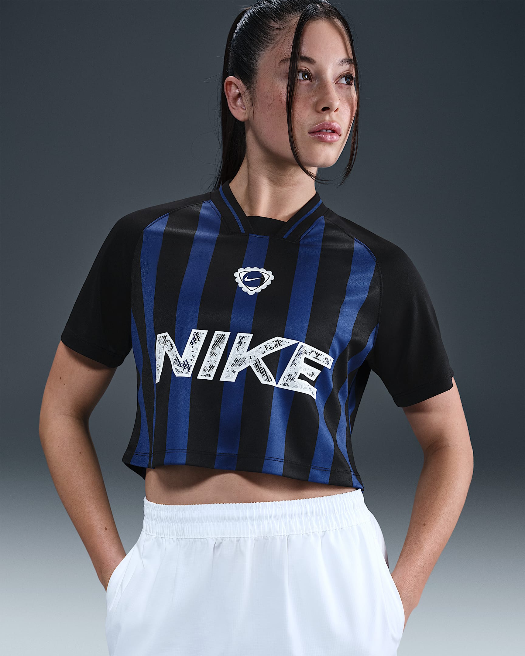 Γυναικεία κοντομάνικη crop μπλούζα Nike Sportswear Essential - Deep Royal Blue/Μαύρο/Λευκό