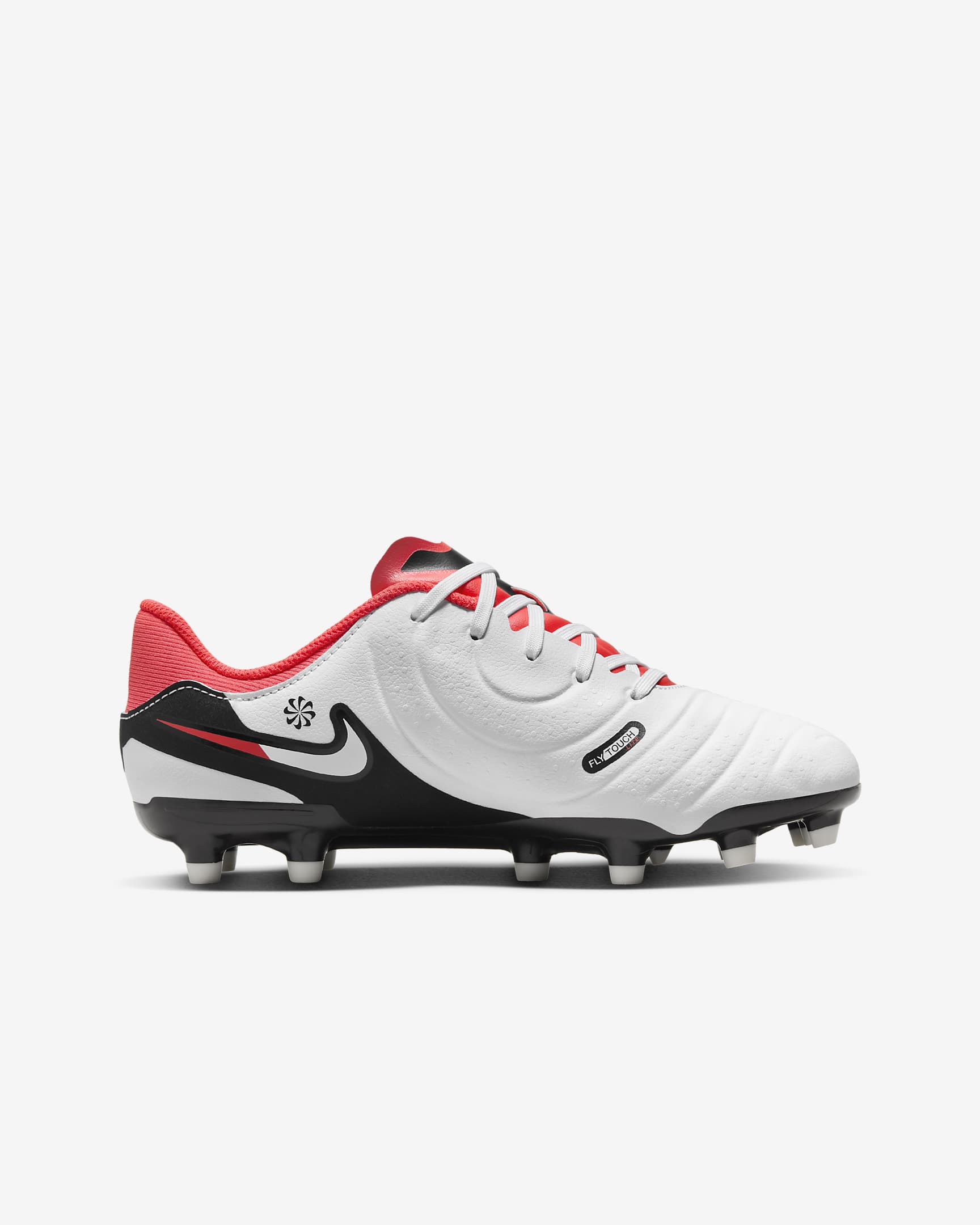 Tacos de fútbol de corte low para terrenos múltiples para niños de preescolar y grandes Nike Jr. Tiempo Legend 10 Academy - Blanco/Carmesí brillante/Negro