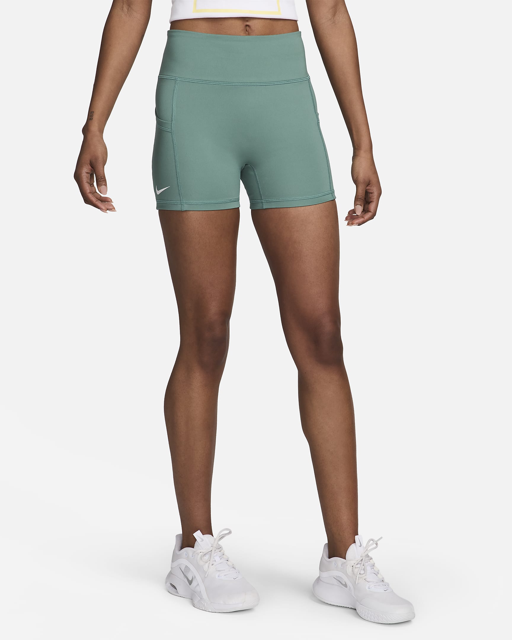 NikeCourt Advantage Dri-FIT-Tennisshorts für Damen - Bicoastal/Weiß