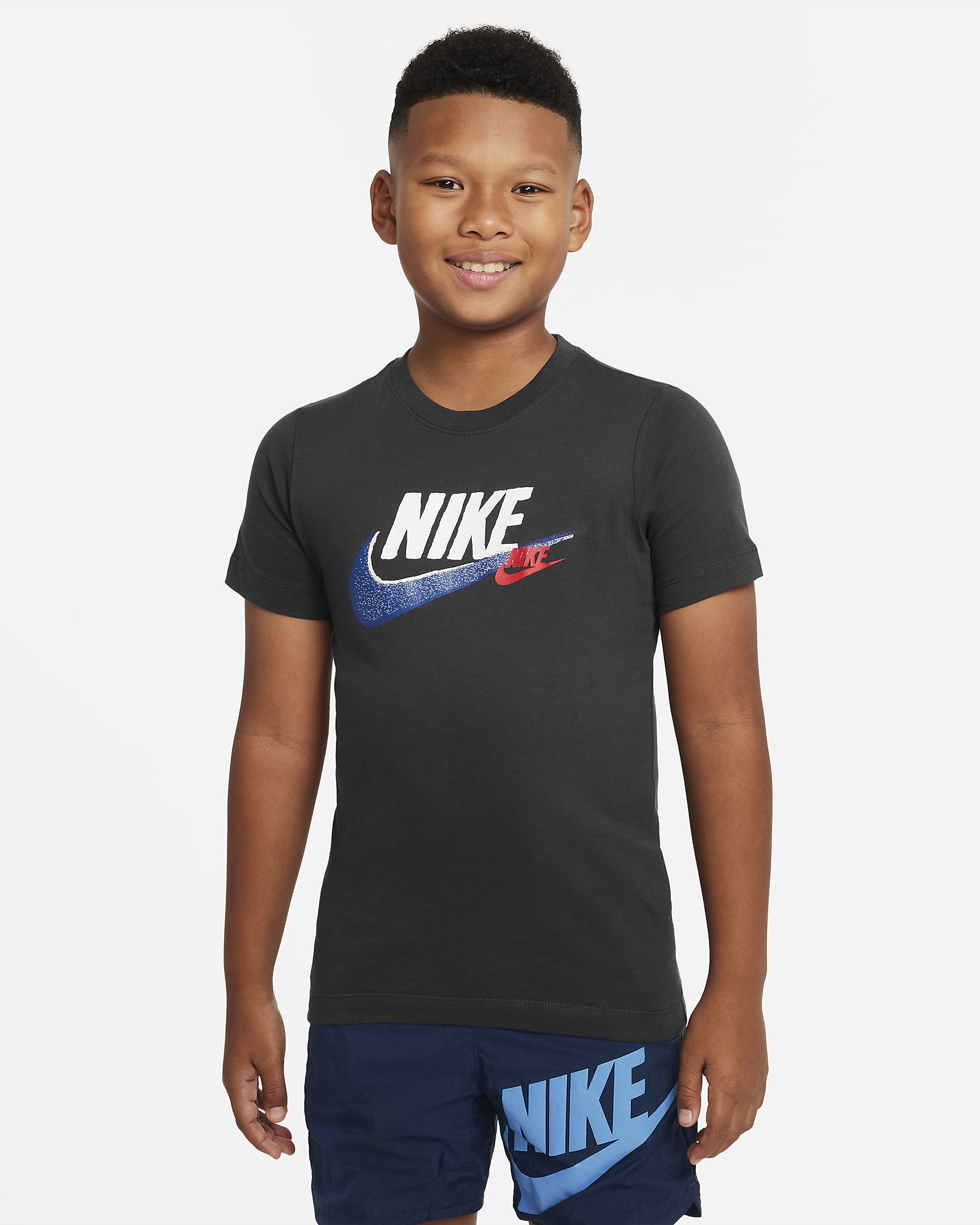 Nike Sportswear Standard Issue Tshirt voor jongens. Nike NL