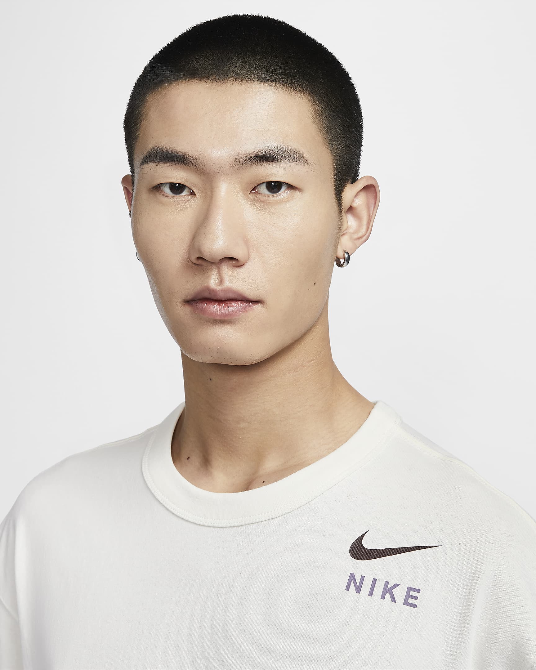 Nike Sportswear Premium Essentials Men's Long-Sleeve T-Shirt. Nike JP