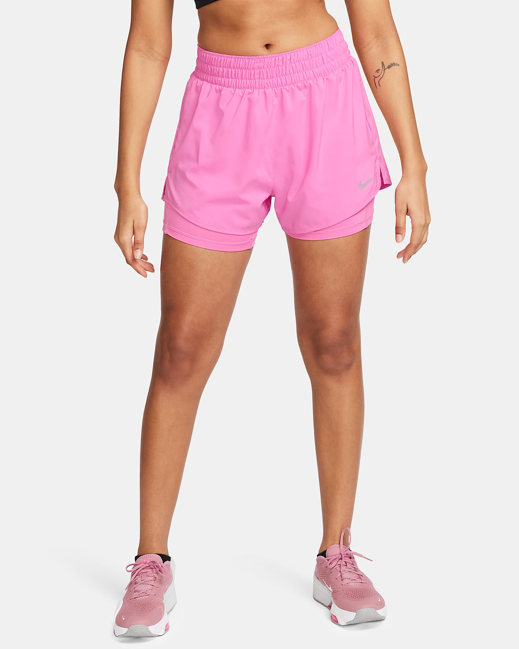 Shorts 2 en 1 Dri-FIT de tiro alto de 8 cm para mujer Nike One - Rosa alegre