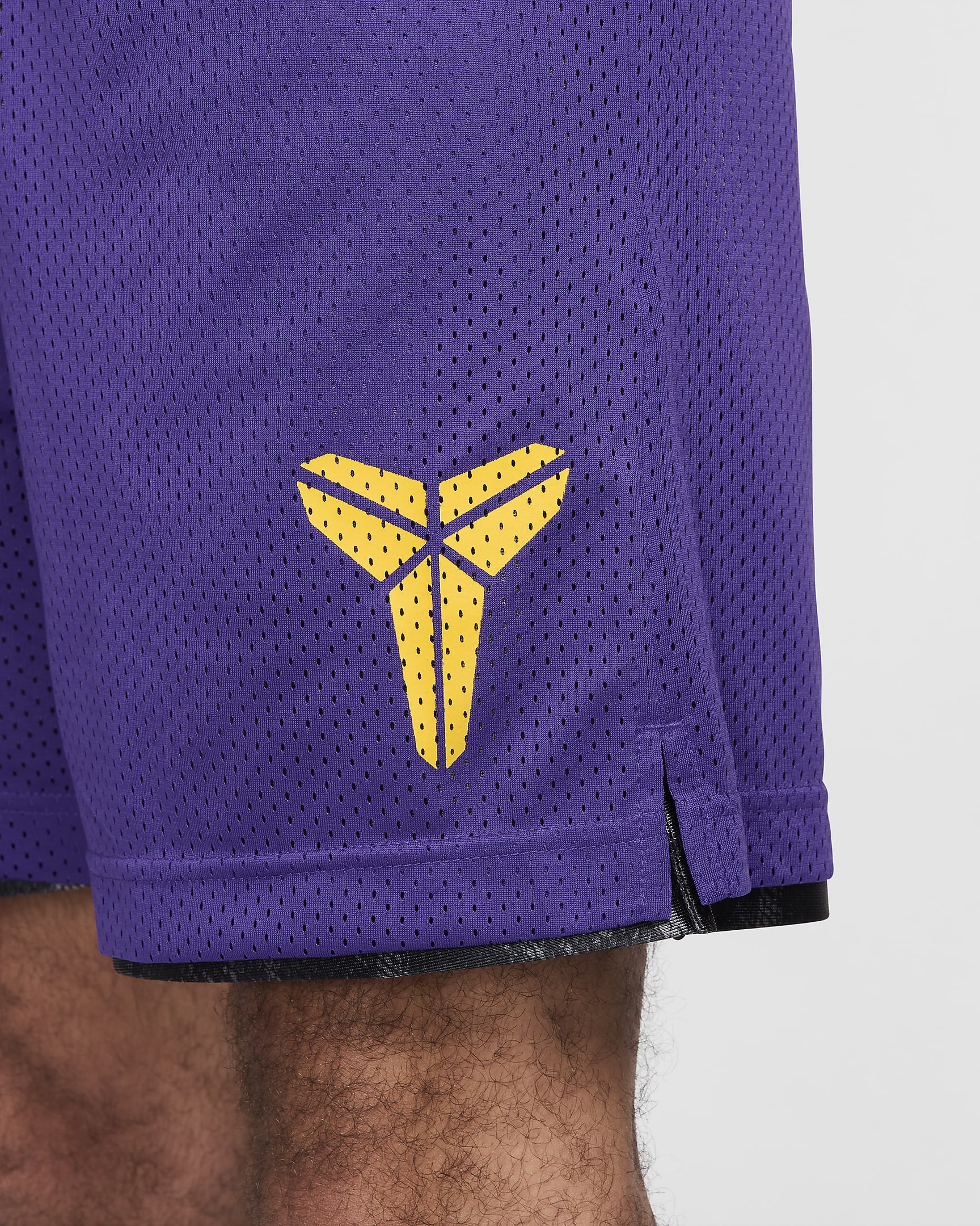 Shorts de básquetbol Nike Dri-FIT Standard Issue de 15 cm reversibles para hombre KB - Negro/Morado campo/Amarillo