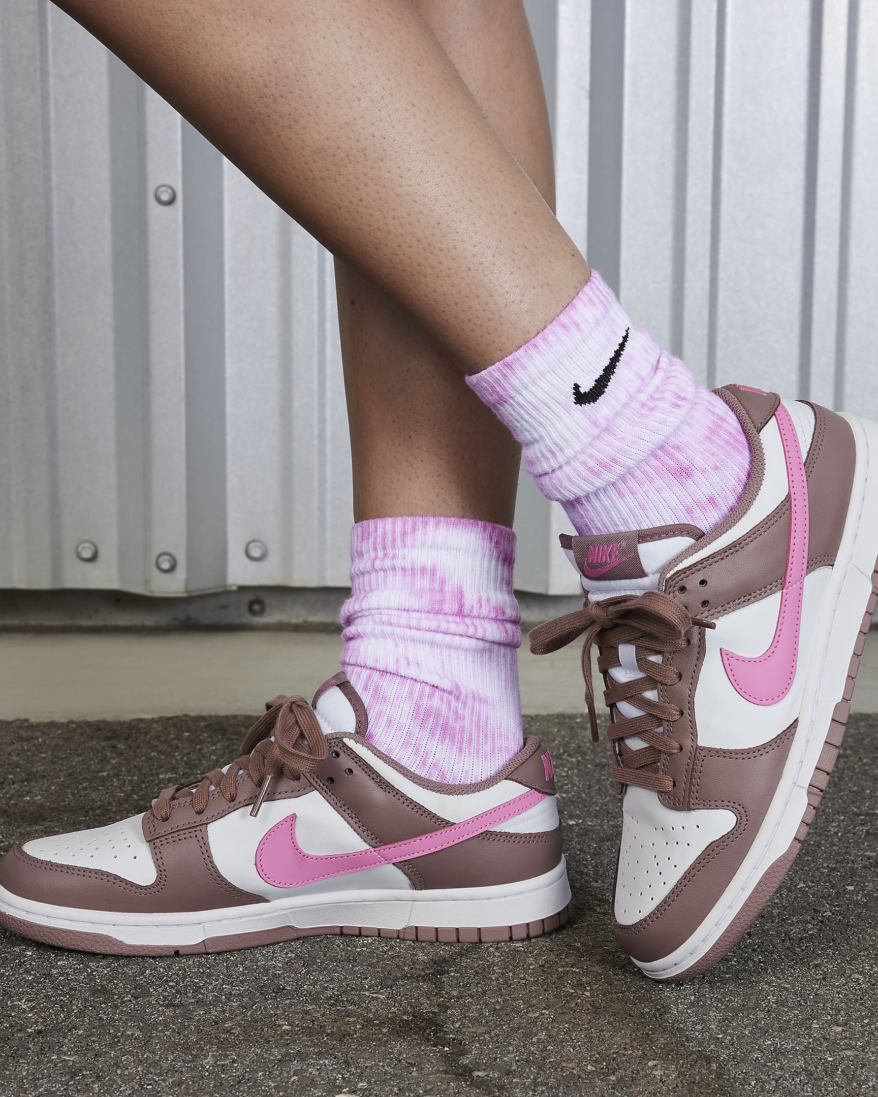 Nike Dunk Low Women's Shoes - Smokey Mauve/White/Playful Pink