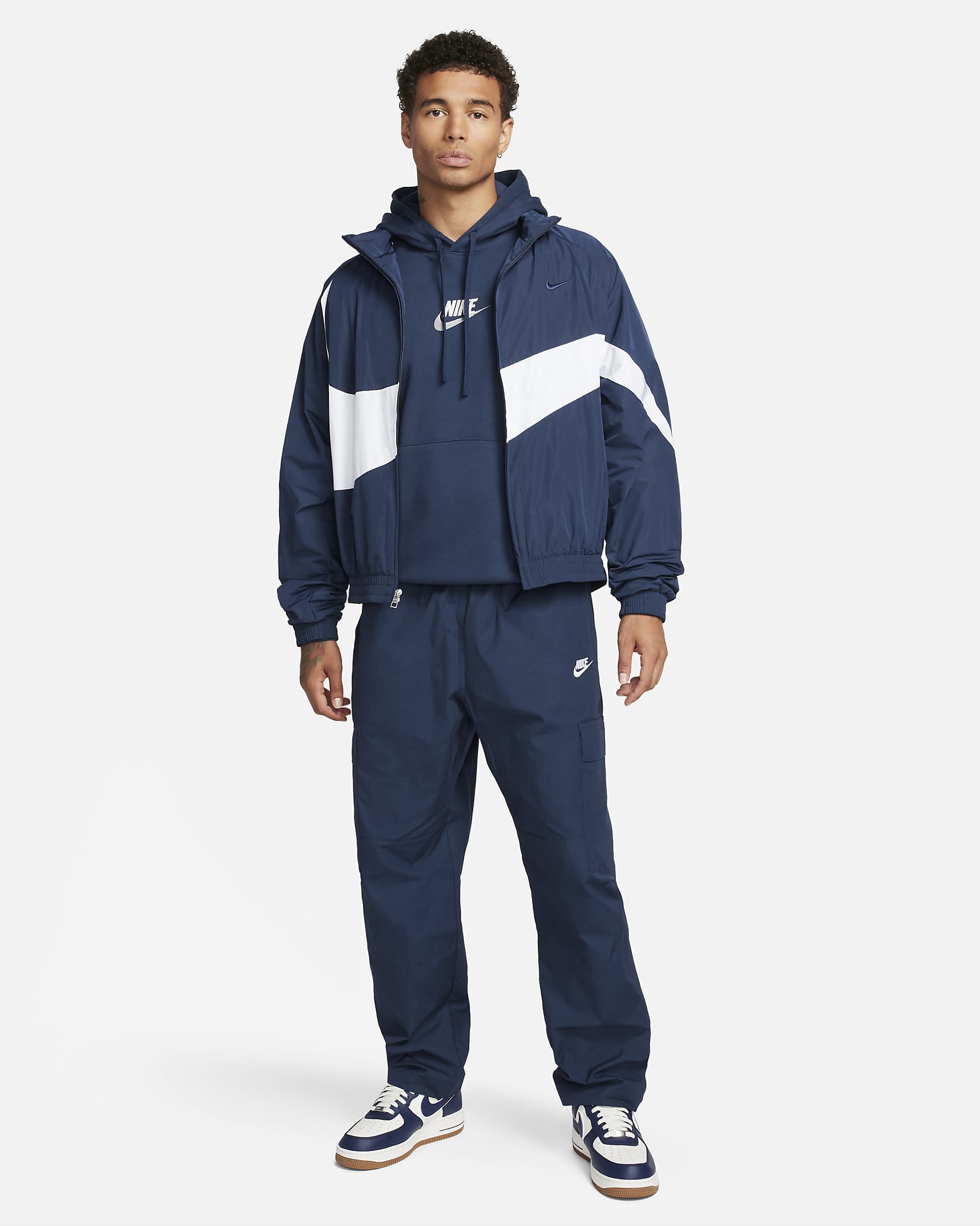 Nike Club Men's Woven Cargo Trousers. Nike LU