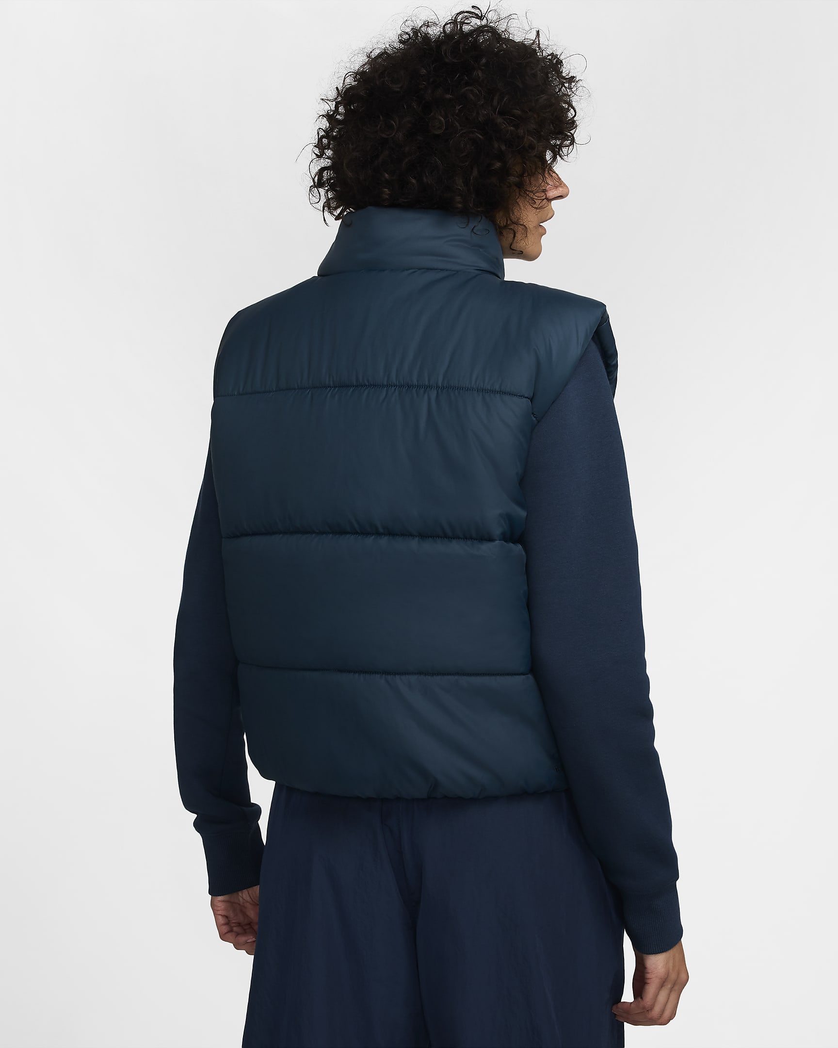 Nike Sportswear Classic Puffer Therma-FIT ruimvallende bodywarmer voor dames - Armory Navy/Wit