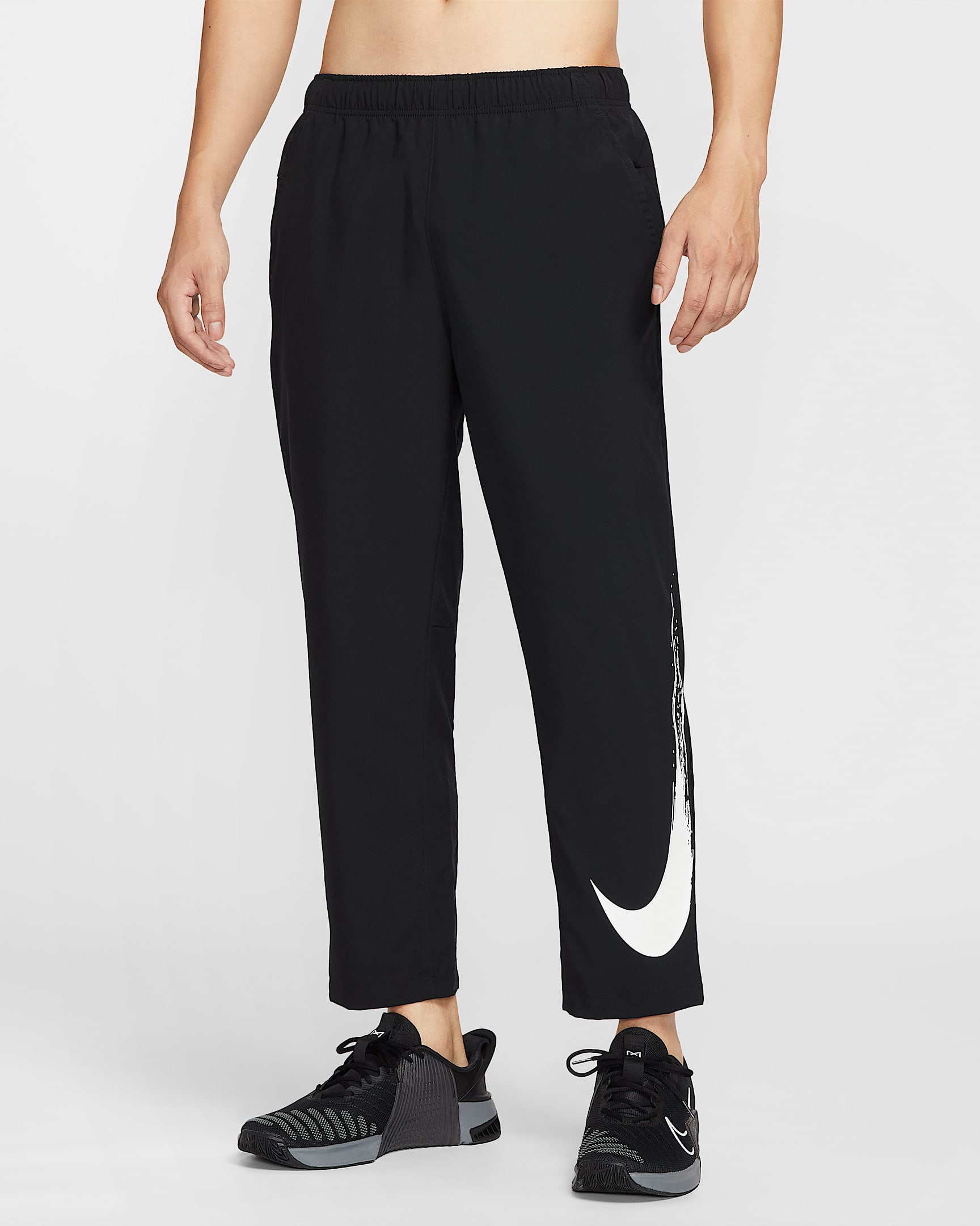 Nike Form Men's Dri-FIT Open-Hem Versatile Trousers - Black/White