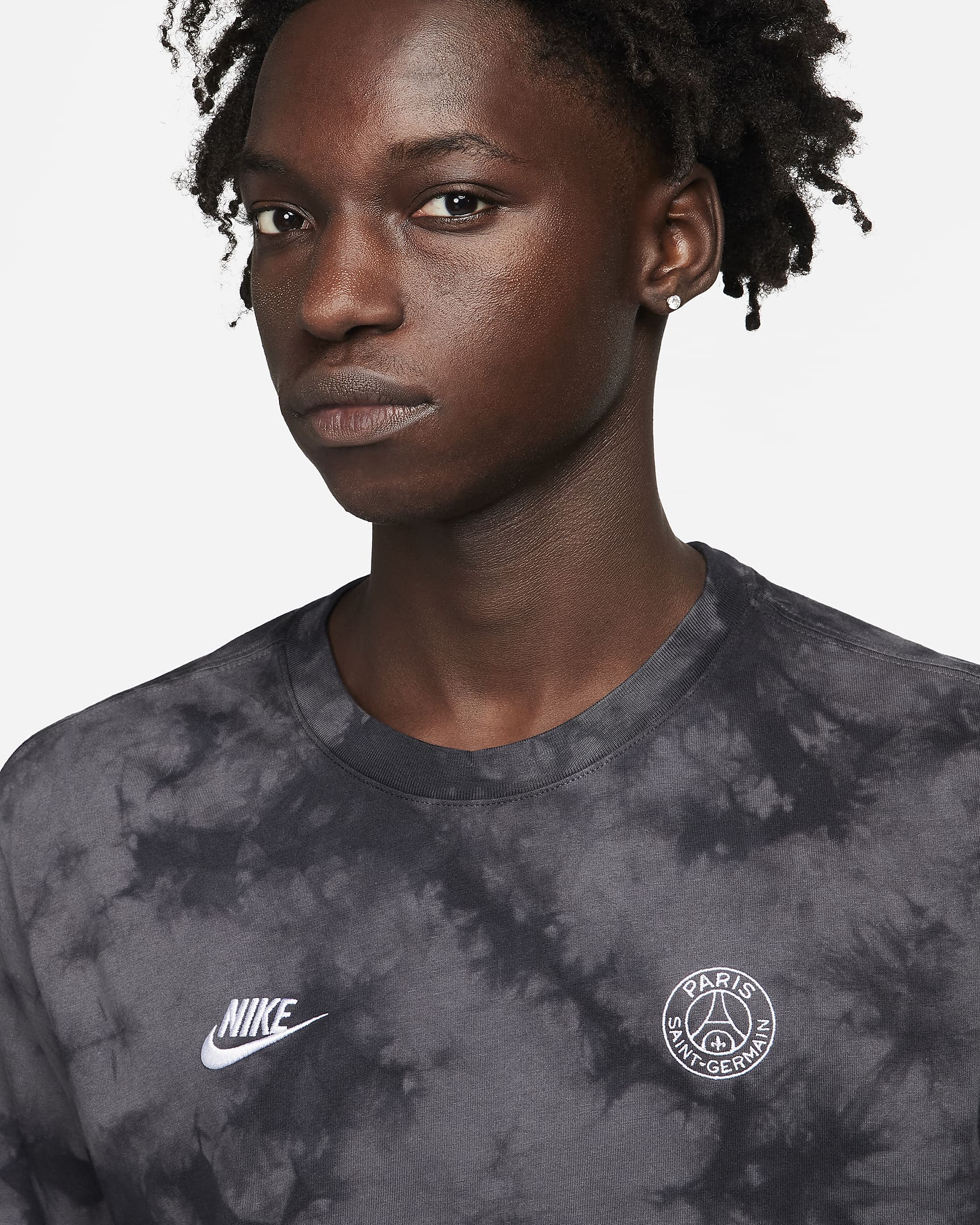 PSG Essential Men's Nike Soccer T-Shirt. Nike.com