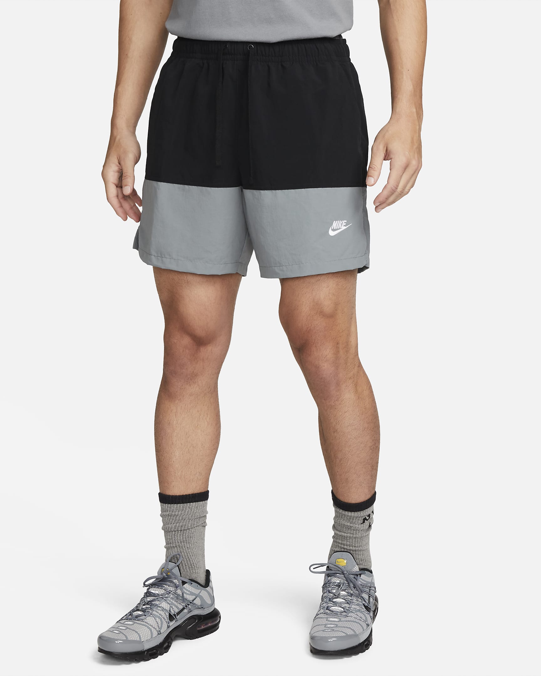 Nike Club Men's Woven Colour-Blocked Shorts. Nike PT