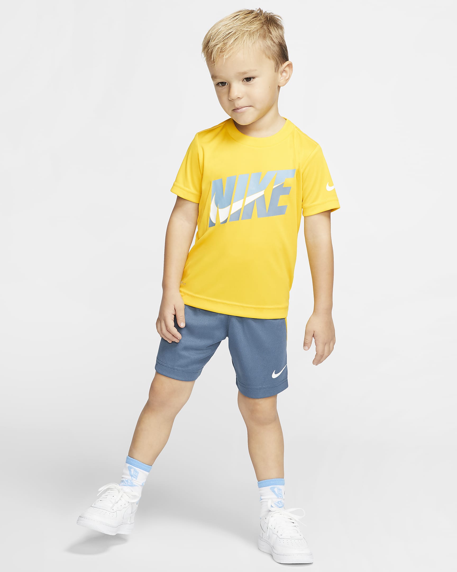 Conjunto de playera y shorts para bebé Nike Dri-FIT. Nike.com