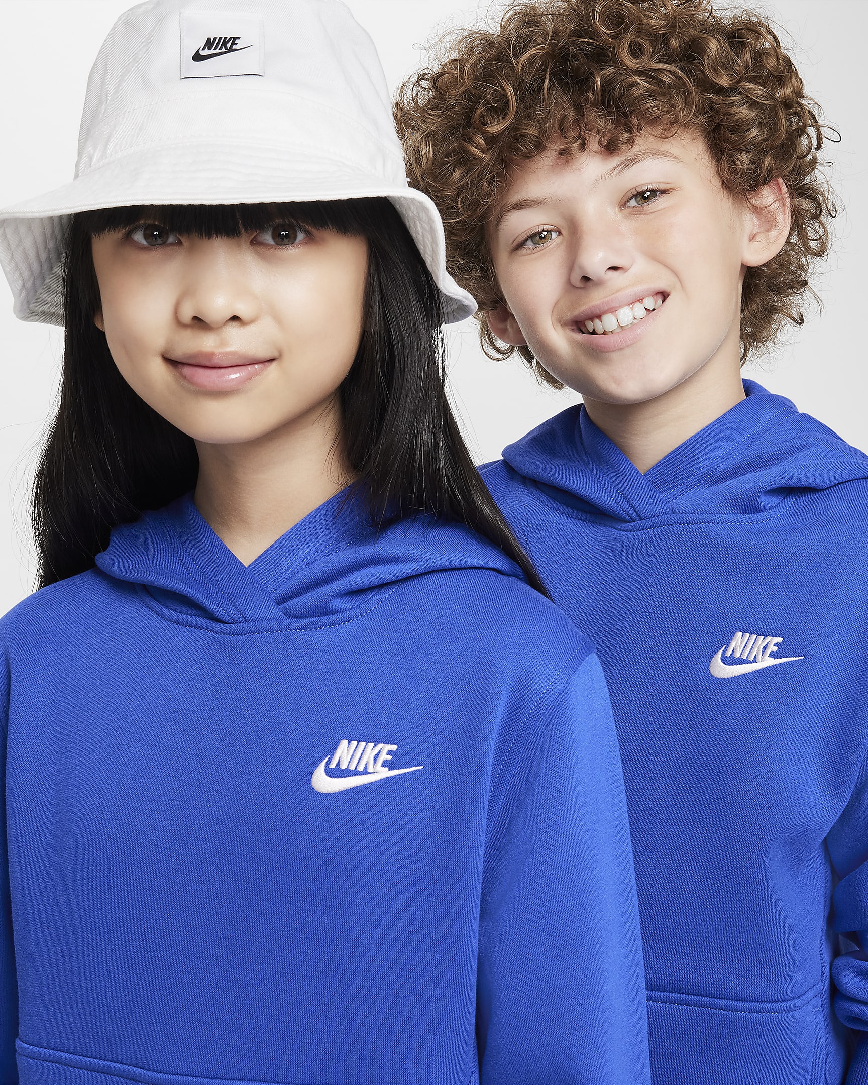 Nike Sportswear Club Fleece Older Kids' Pullover Hoodie - Game Royal/White