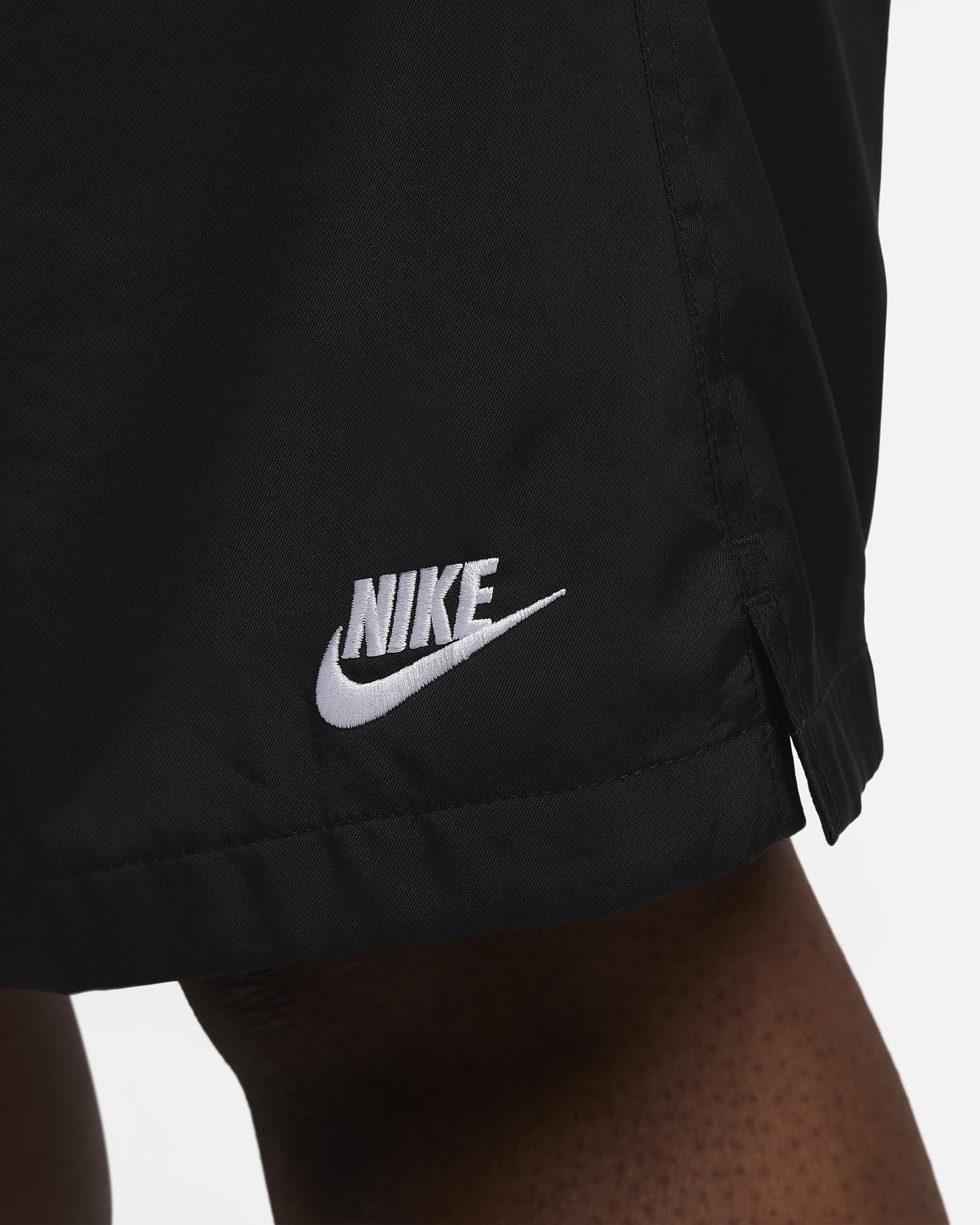 Shorts Flow in tessuto Nike Club – Uomo - Nero/Bianco