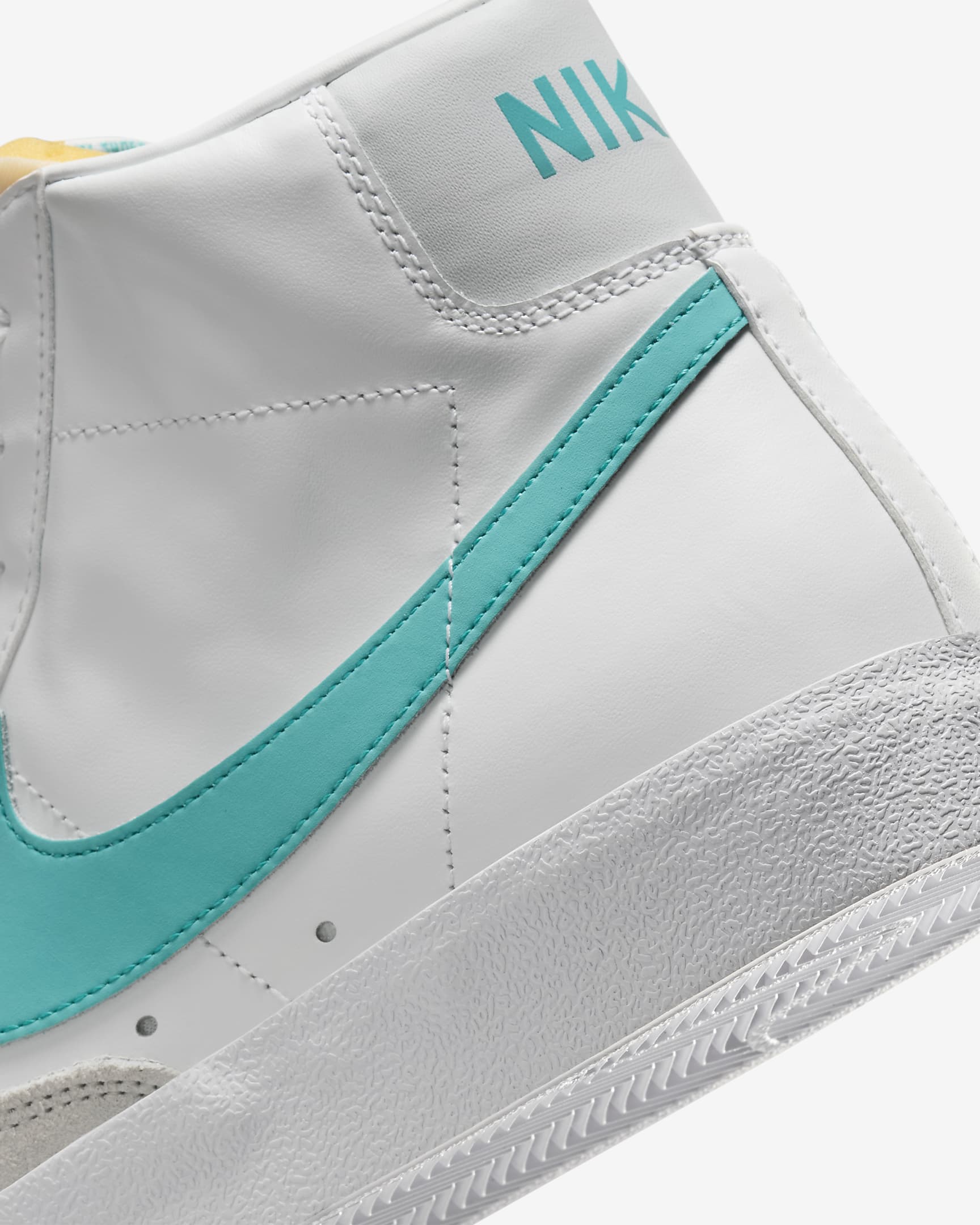 Nike Blazer Mid '77 Vintage Men's Shoes - Summit White/White/Photon Dust/Dusty Cactus