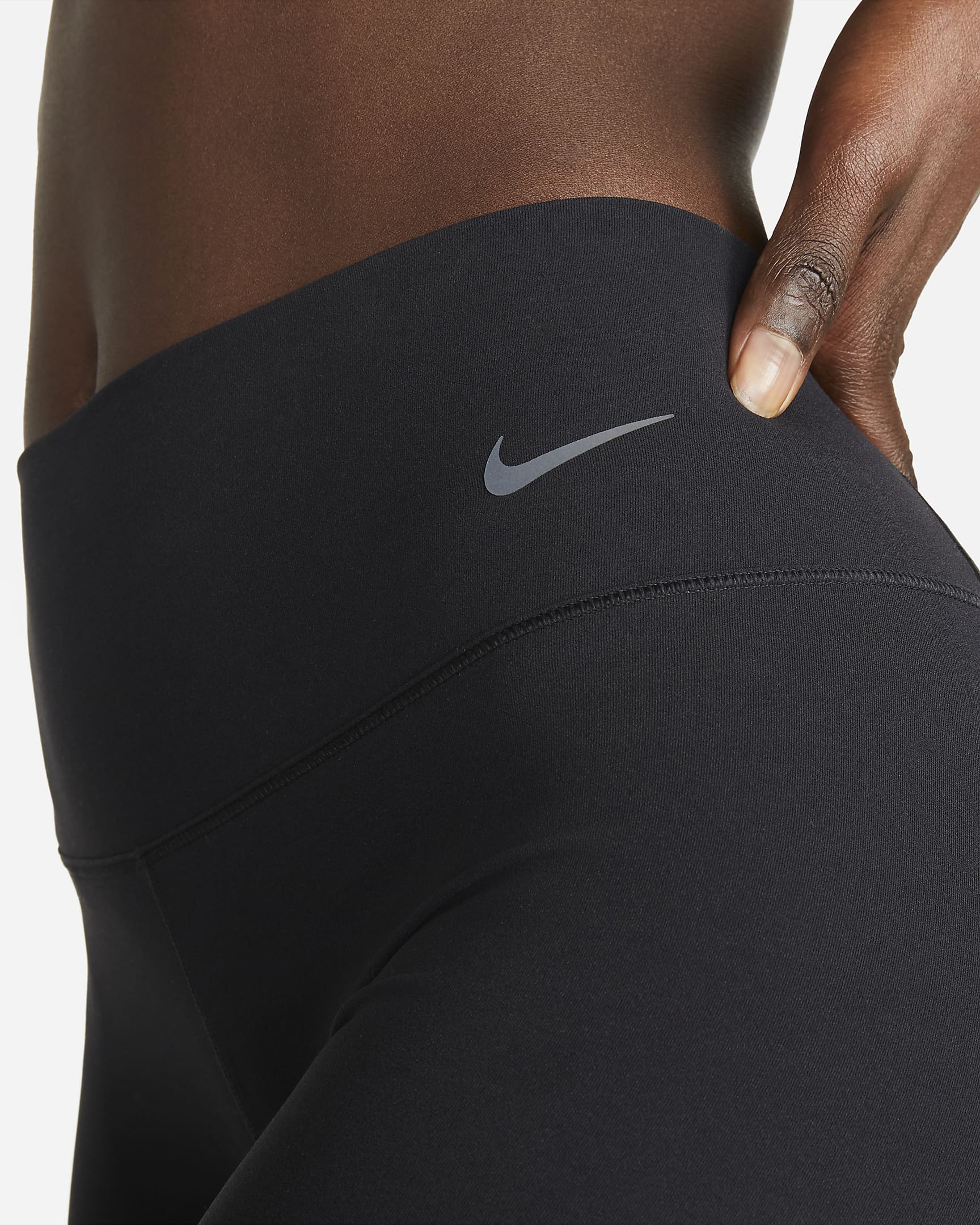 Nike Zenvy-bikershorts (20 cm) med let støtte og mellemhøj talje til kvinder - sort/sort