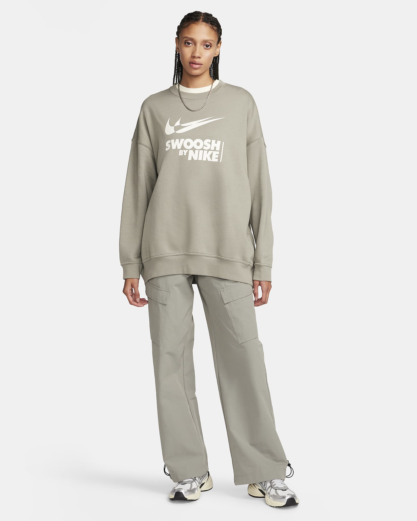 Nike Sportswear Women's Oversized Fleece CrewNeck Sweatshirt. Nike SE