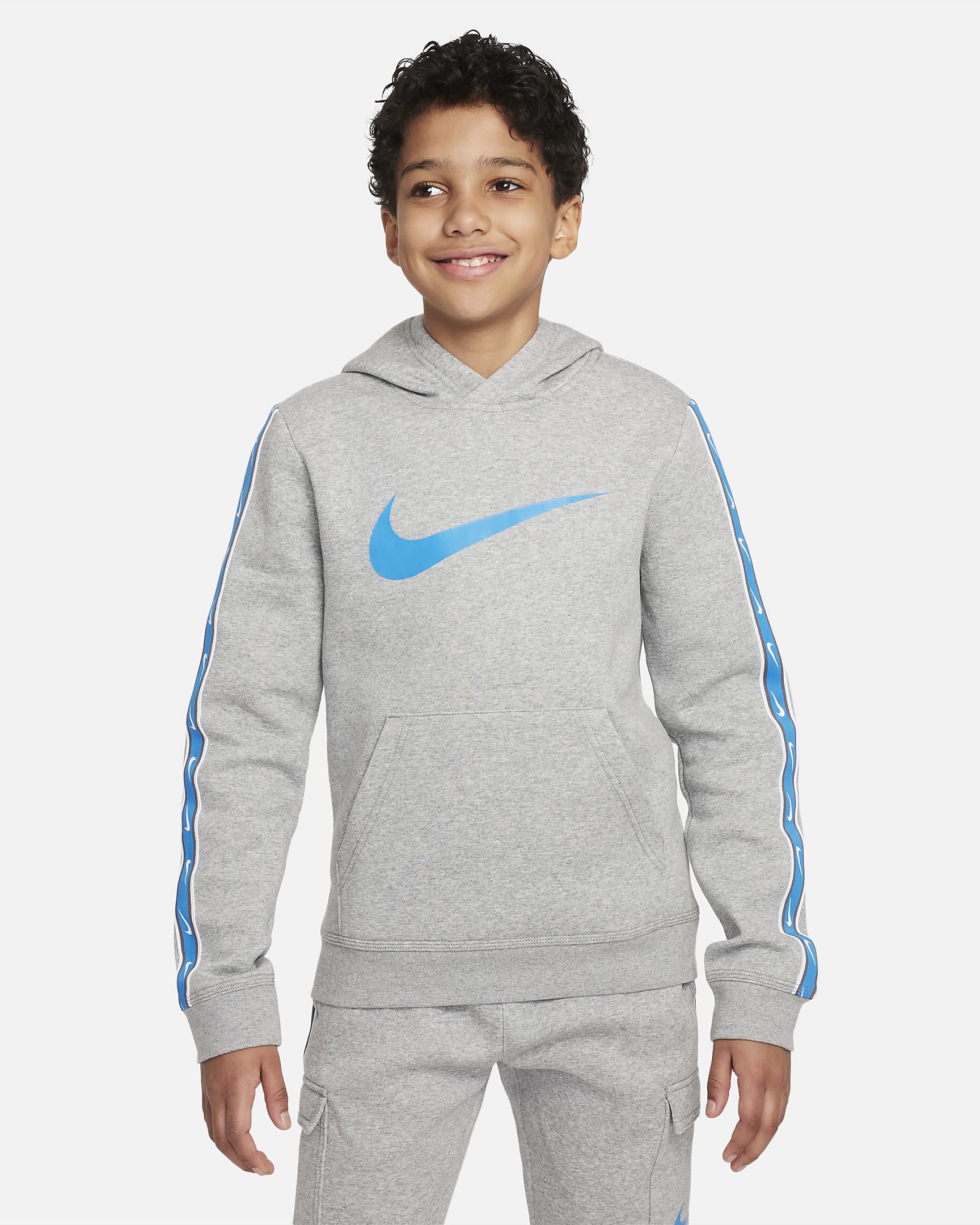 Nike Sportswear Repeat Older Kids' (Boys') Fleece Pullover Hoodie. Nike IL