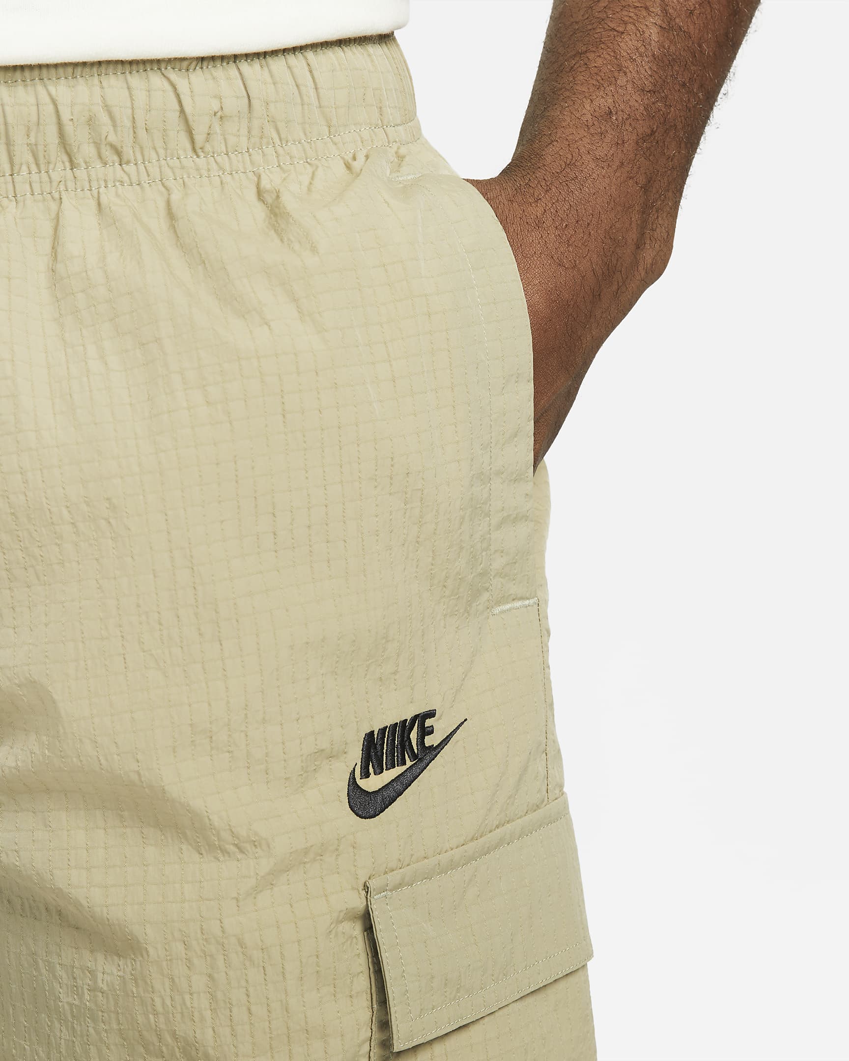 Nike Sportswear Repeat Men's Lightweight Woven Trousers. Nike NZ