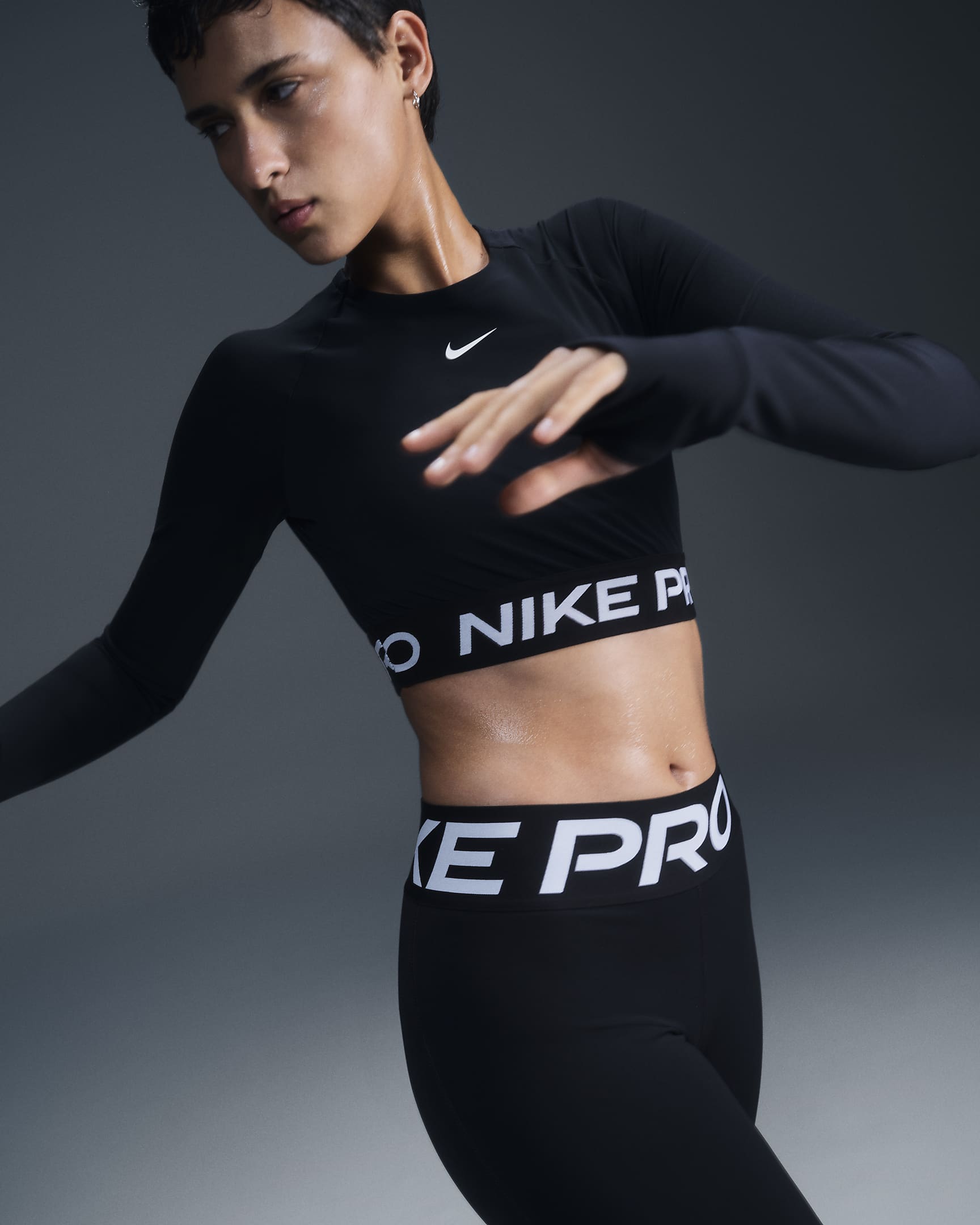 Nike Pro Dri-FIT korte top met lange mouwen voor dames - Zwart/Wit