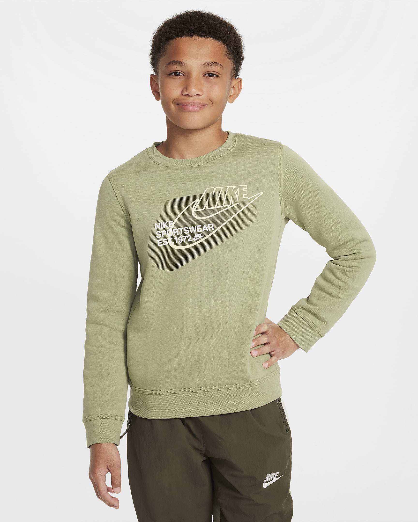 Nike Sportswear Standard Issue sweatshirt met ronde hals voor jongens - Oil Green