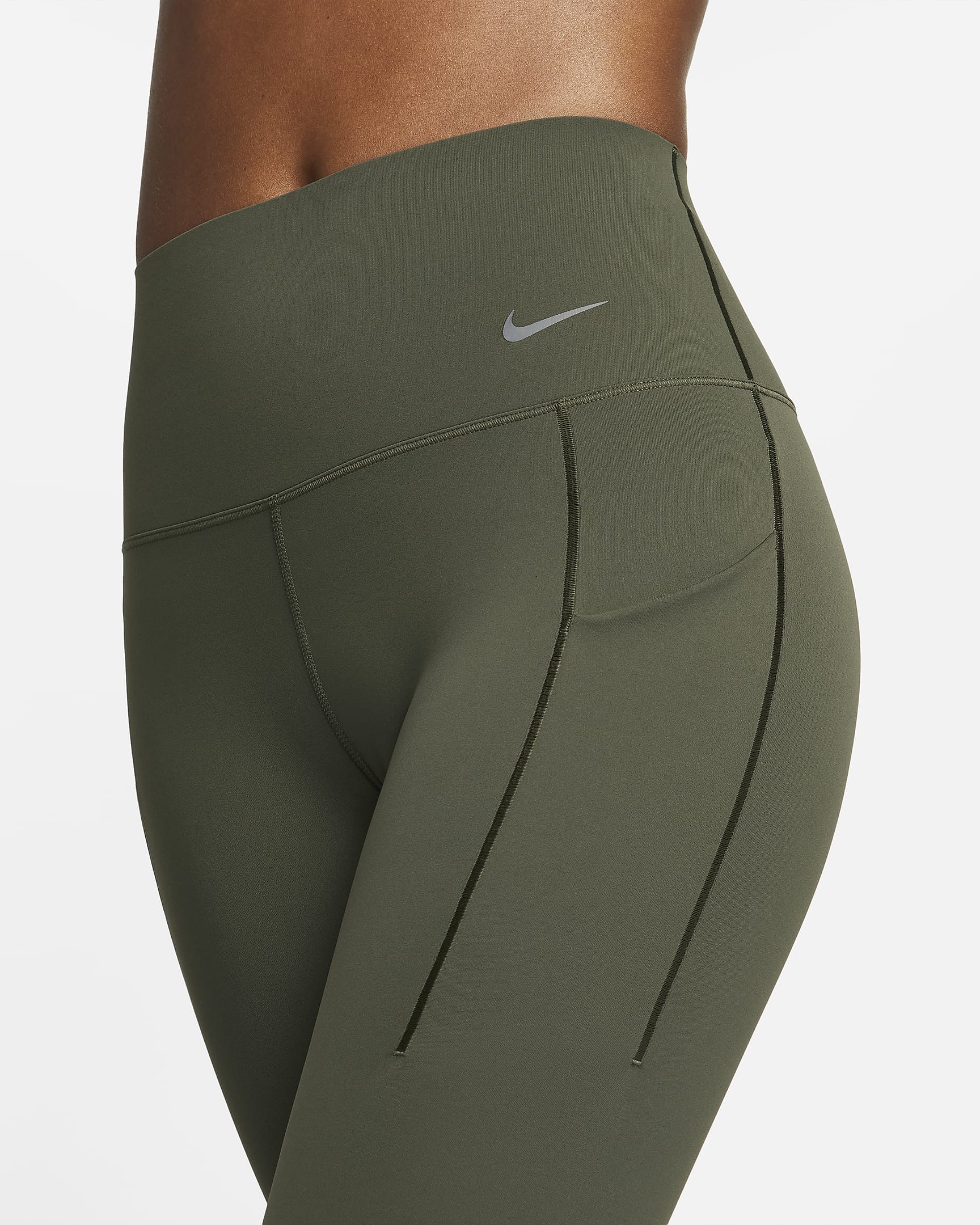 Leggings de 7/8 de tiro alto y sujeción media con bolsillos para mujer Nike Universa - Caqui militar/Negro