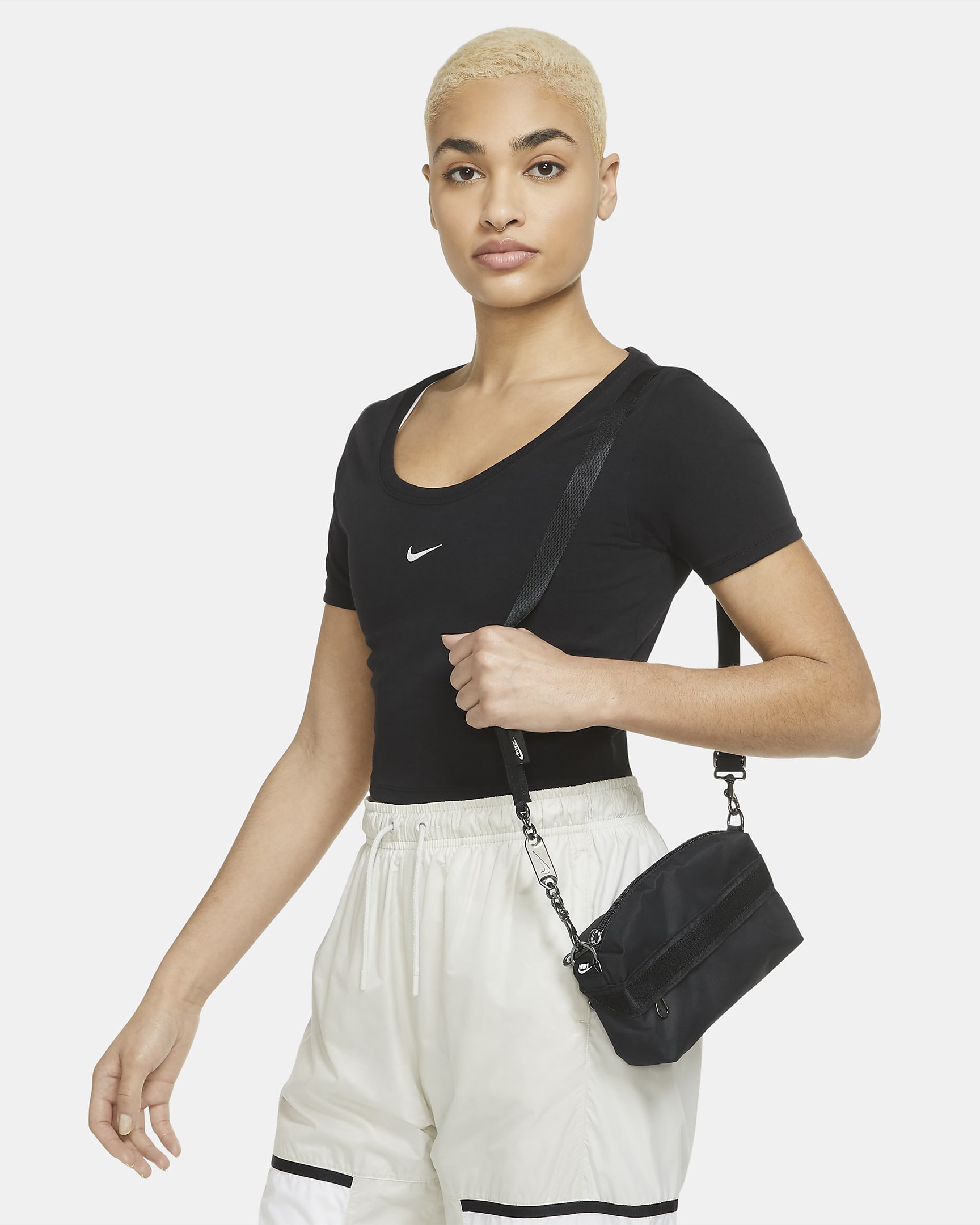 Nike Sportswear Futura Luxe Crossbody-Tasche für Damen (1 l) - Schwarz/Schwarz/Dark Smoke Grey