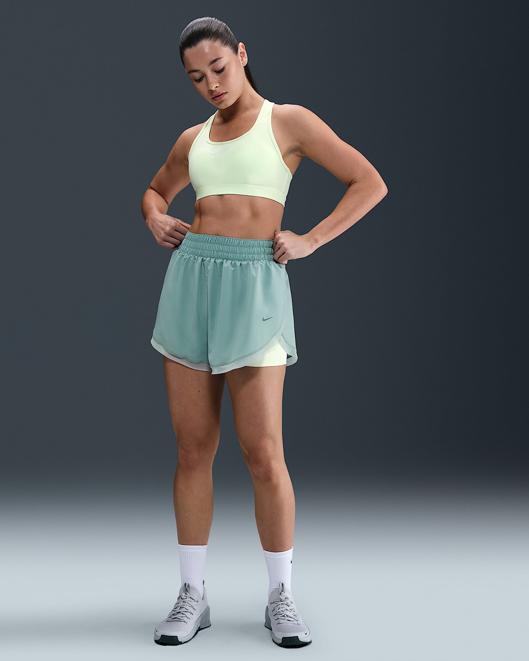 Shorts Dri-FIT holgados de 8 cm con forro de ropa interior para mujer Nike One - Cañón/De costa a costa