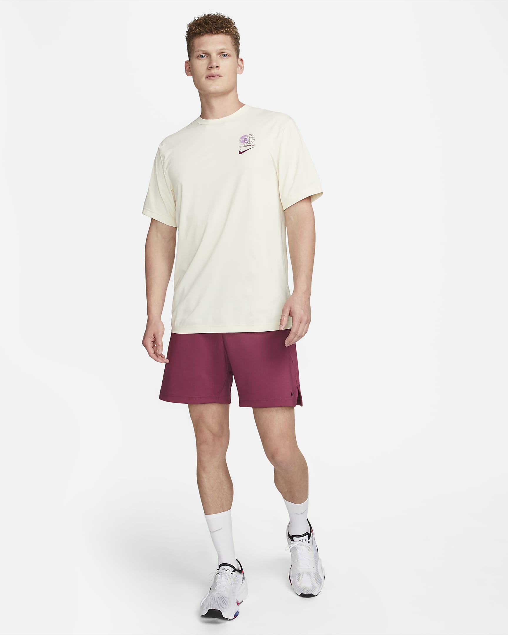 Nike Dri-FIT UV Hyverse Men's Short-Sleeve Graphic Fitness Top. Nike SI