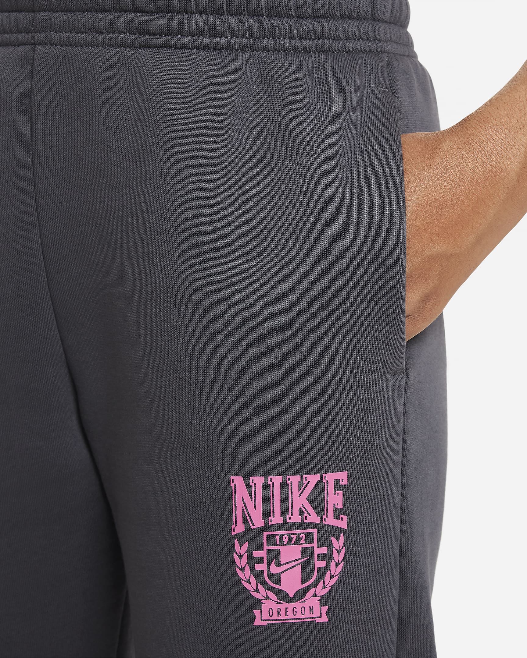Nike Sportswear Older Kids' (Girls') Oversized Fleece Trousers. Nike LU