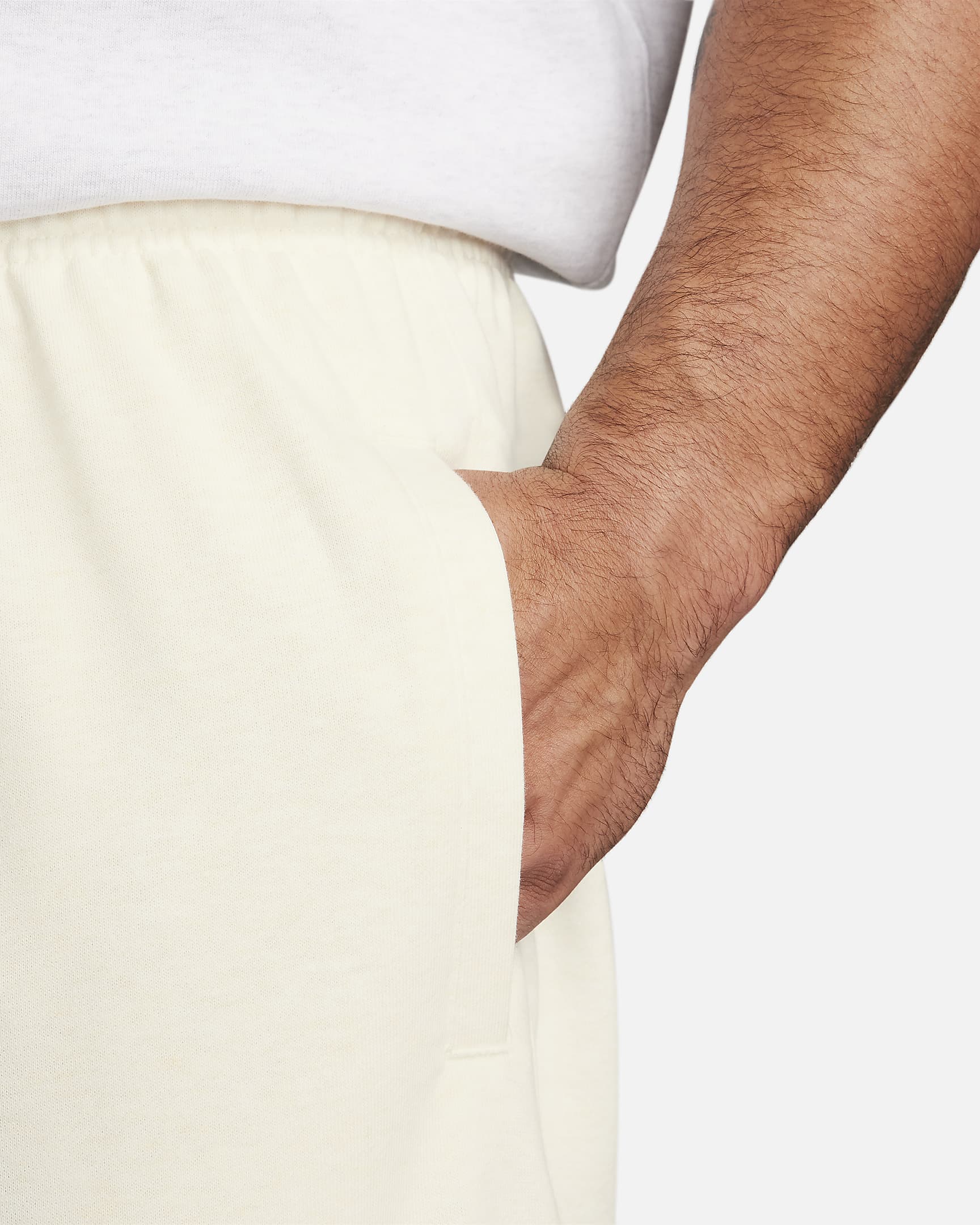 Nike Standard Issue Men's DriFIT 8" Basketball Shorts.