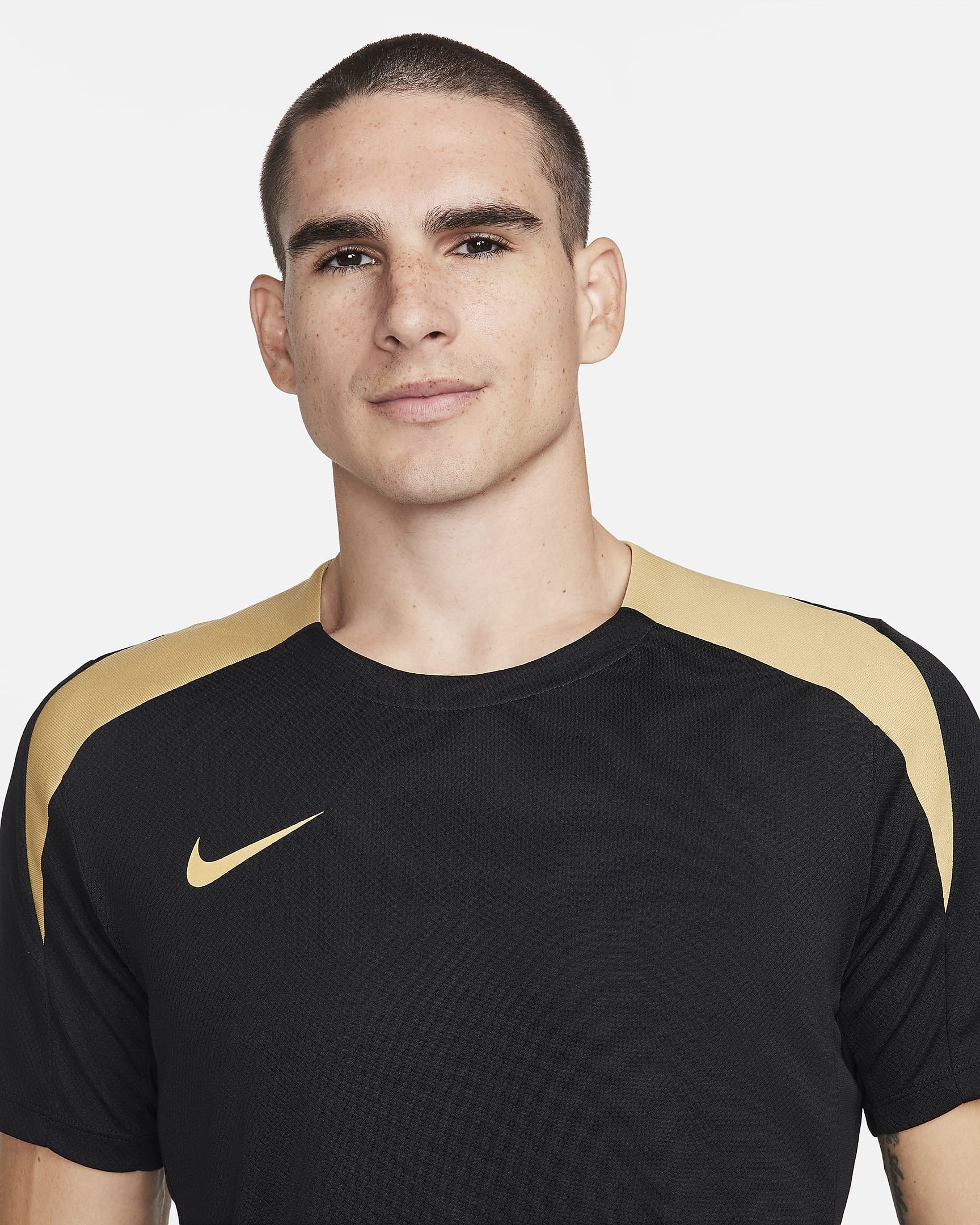 Nike Strike Dri-FIT kortermet fotballoverdel til herre - Svart/Svart/Jersey Gold/Metallic Gold