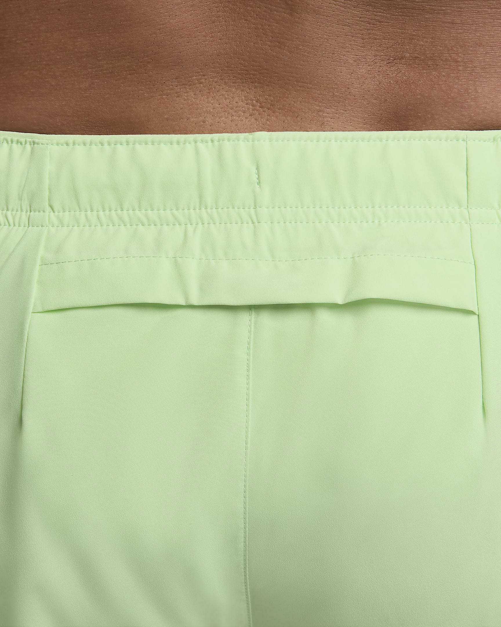 Shorts de correr Dri-FIT de 13 cm con forro de ropa interior para hombre Nike Challenger - Verde vapor/Verde vapor/Verde vapor