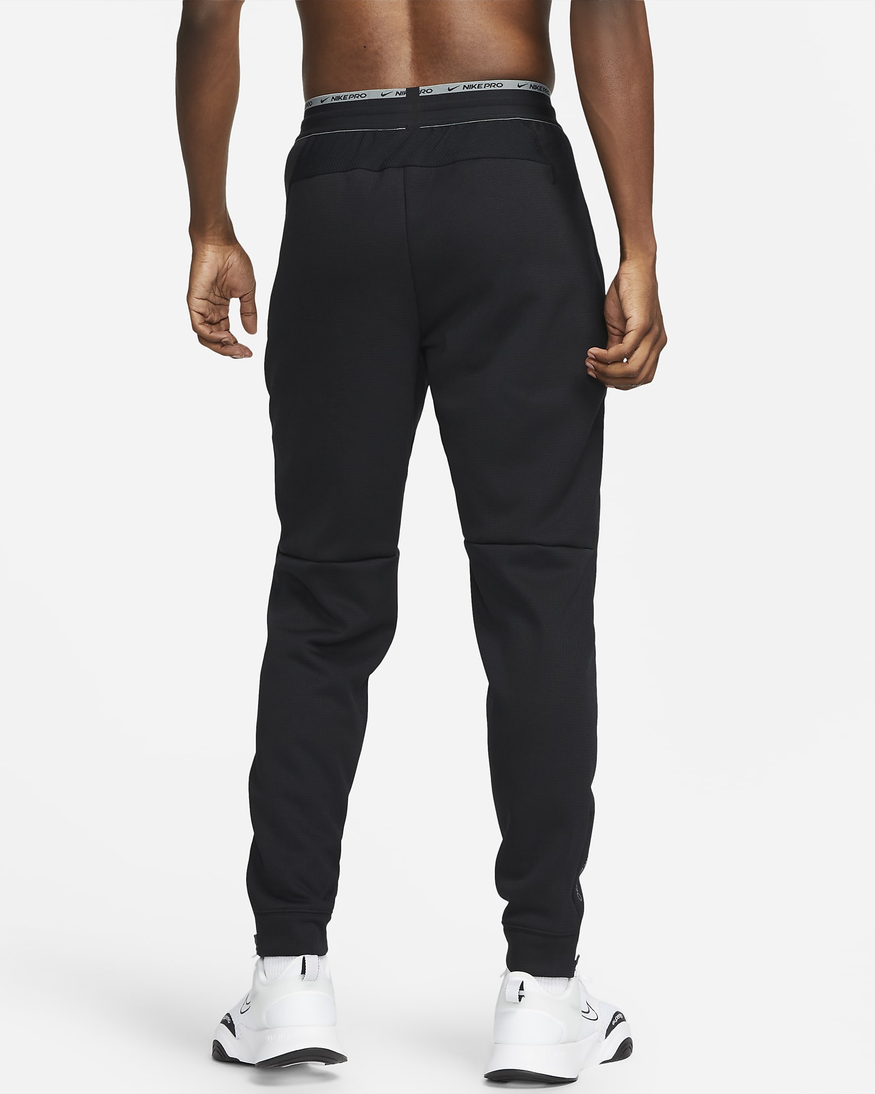 Nike Therma-Sphere Men's Therma-FIT Fitness Trousers. Nike BG