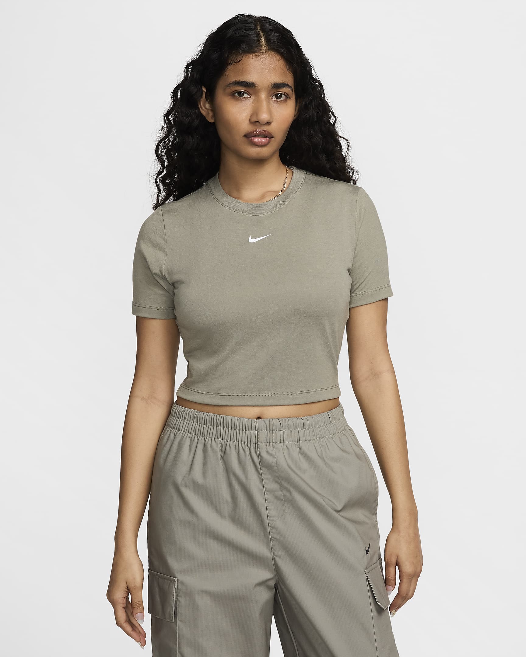 Playera slim cropped para mujer Nike Sportswear Essential - Militar claro