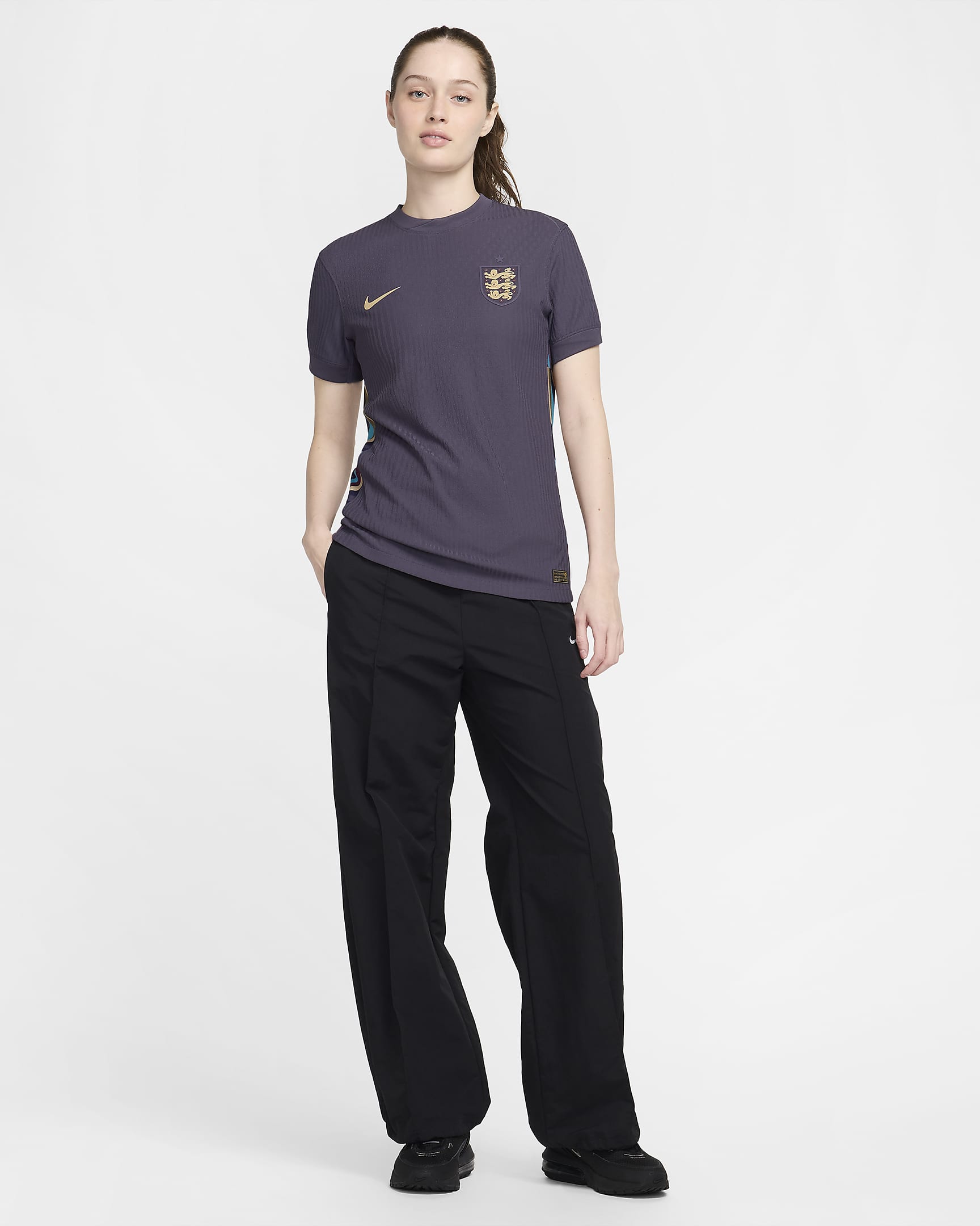 England 2024/25 Match (herrelaget, bortedrakt) Nike Dri-FIT ADV autentisk fotballdrakt til dame - Dark Raisin/Sesame