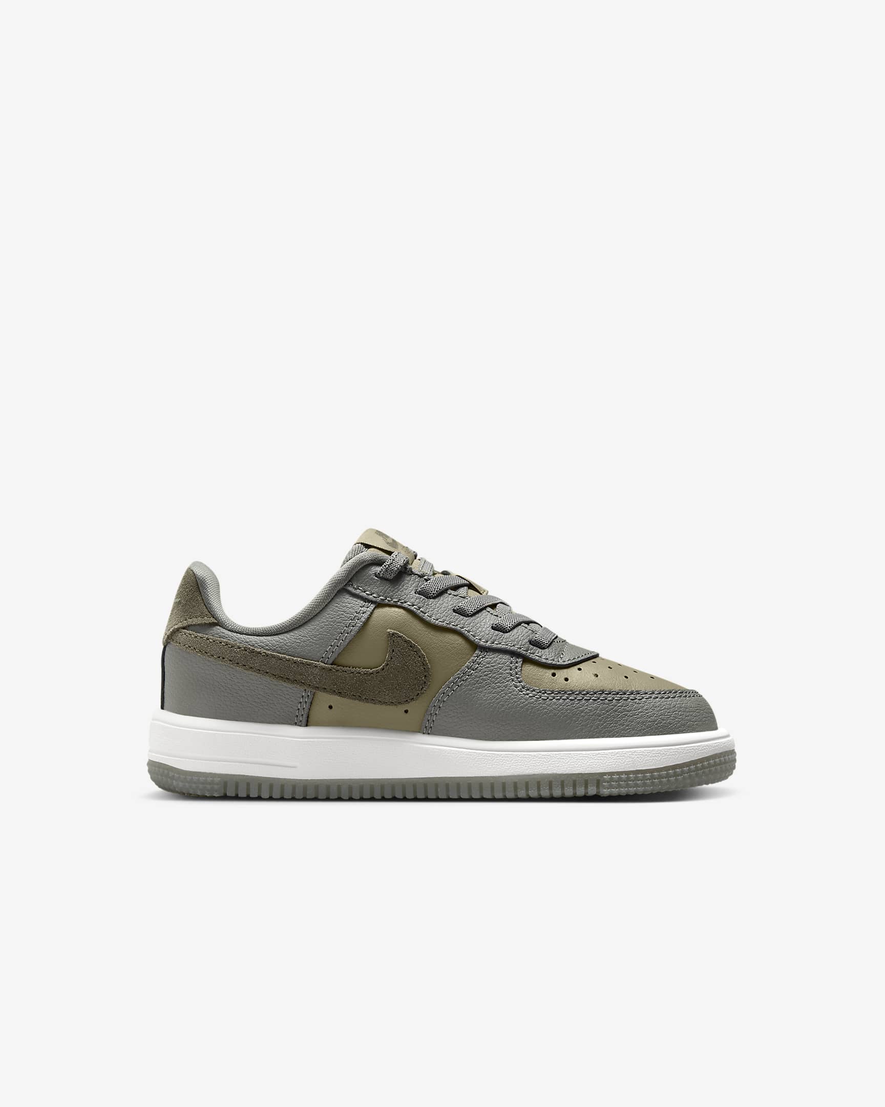 Nike Force 1 Low LV8 EasyOn Younger Kids' Shoes. Nike ID