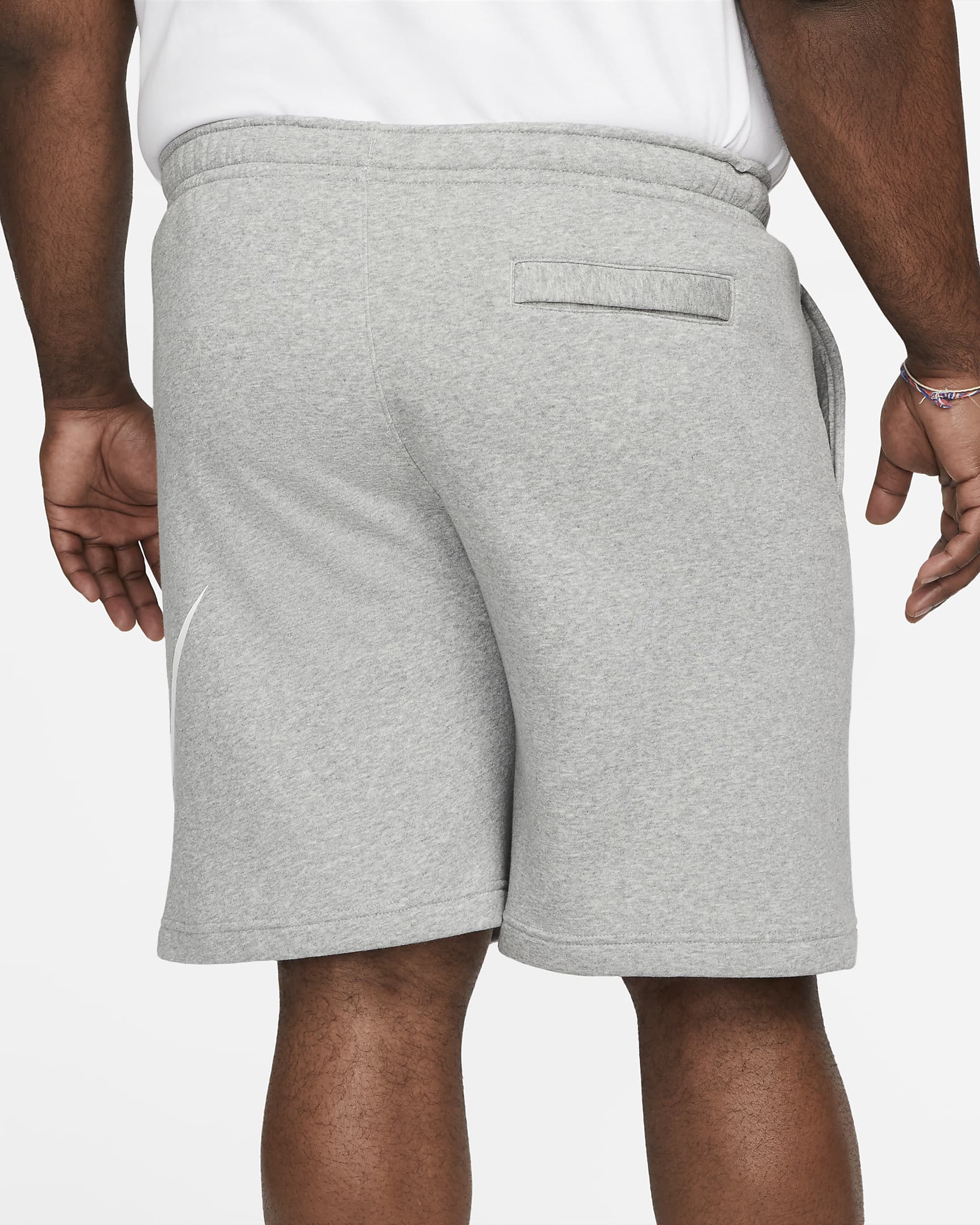 Nike Sportswear Club Herrenshorts mit Grafik - Dark Grey Heather/Weiß/Weiß