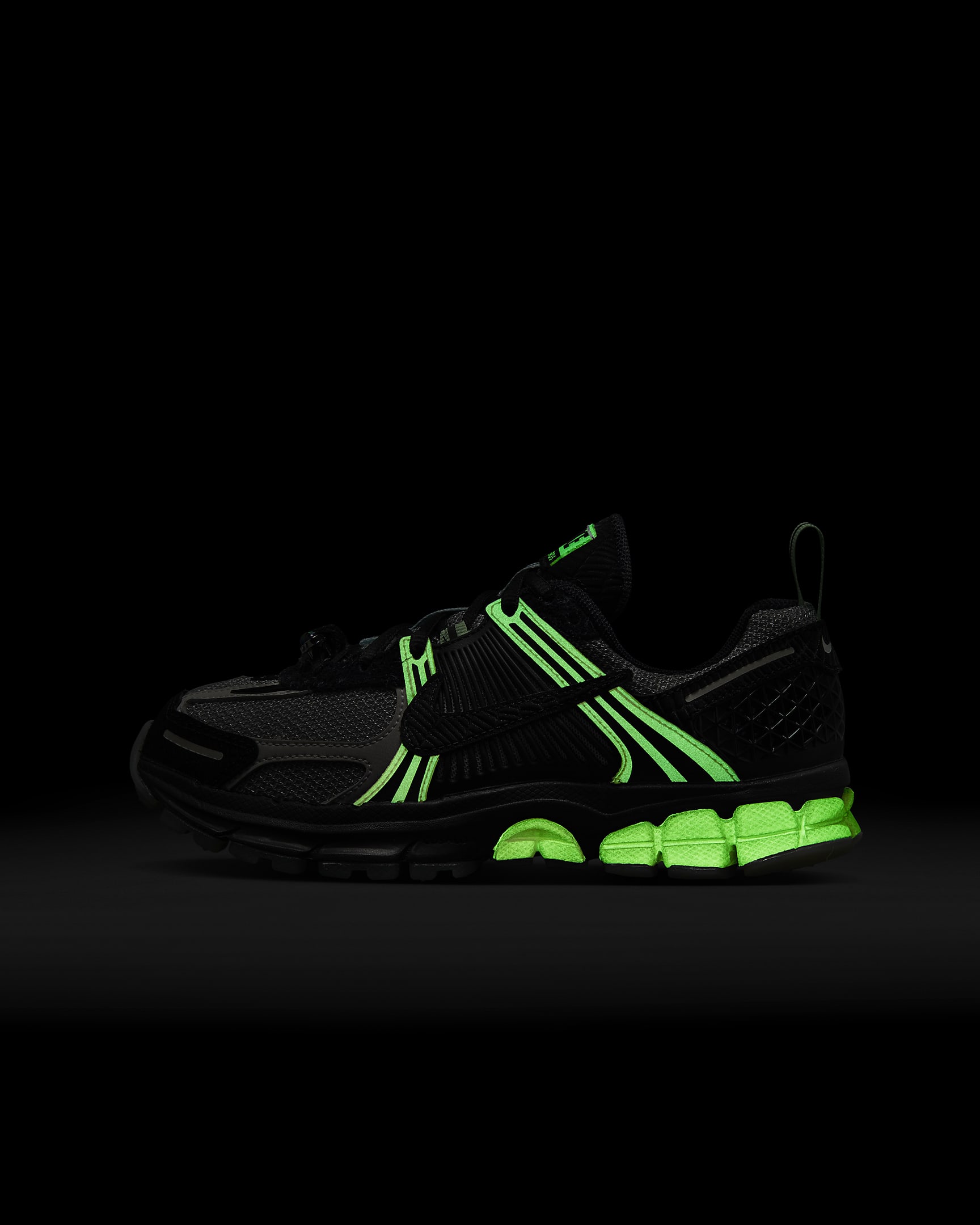 Nike Vomero 5 Big Kids' Shoes - Photon Dust/Black/Vapor Green/Black