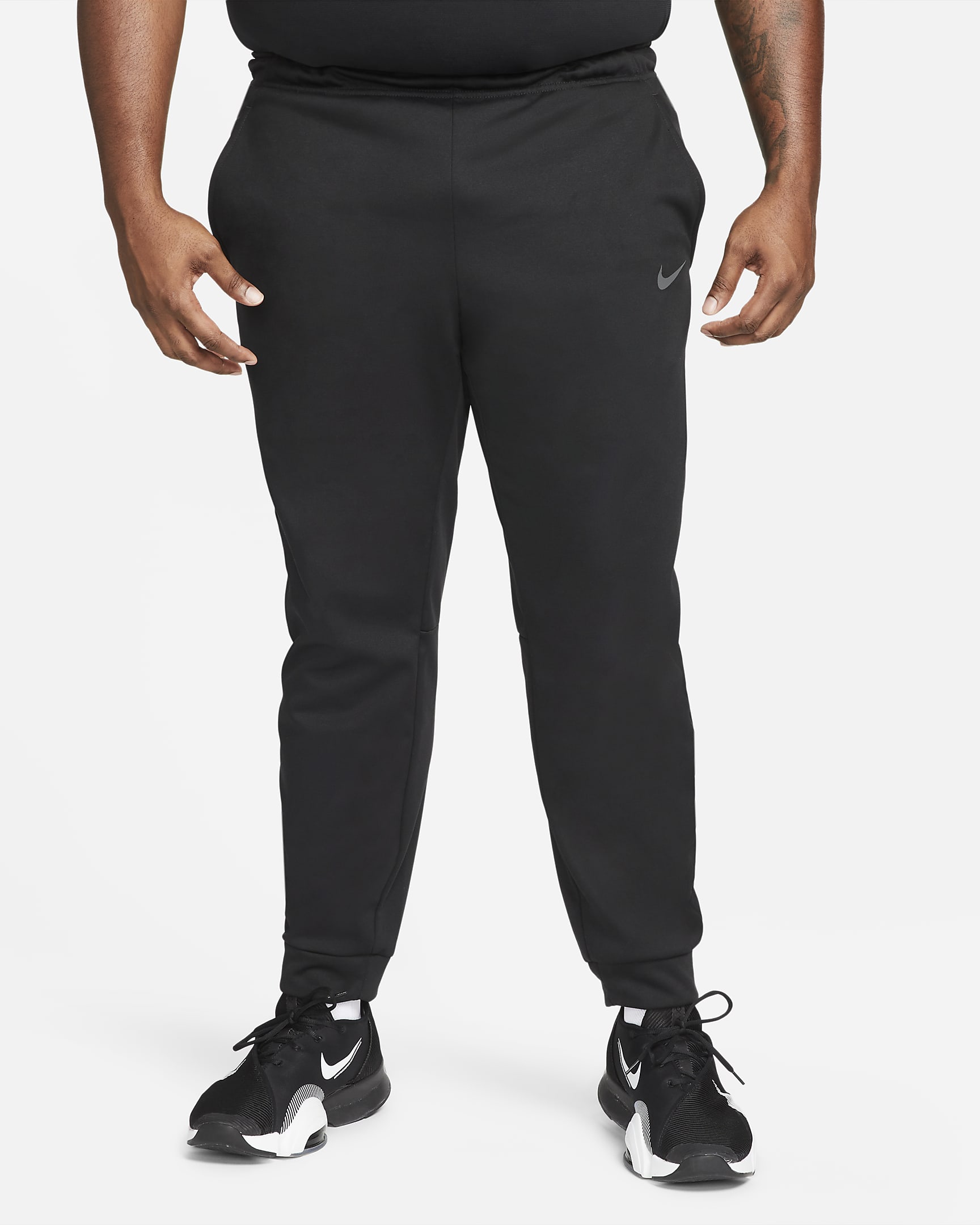 nike training therma tapered joggers in black