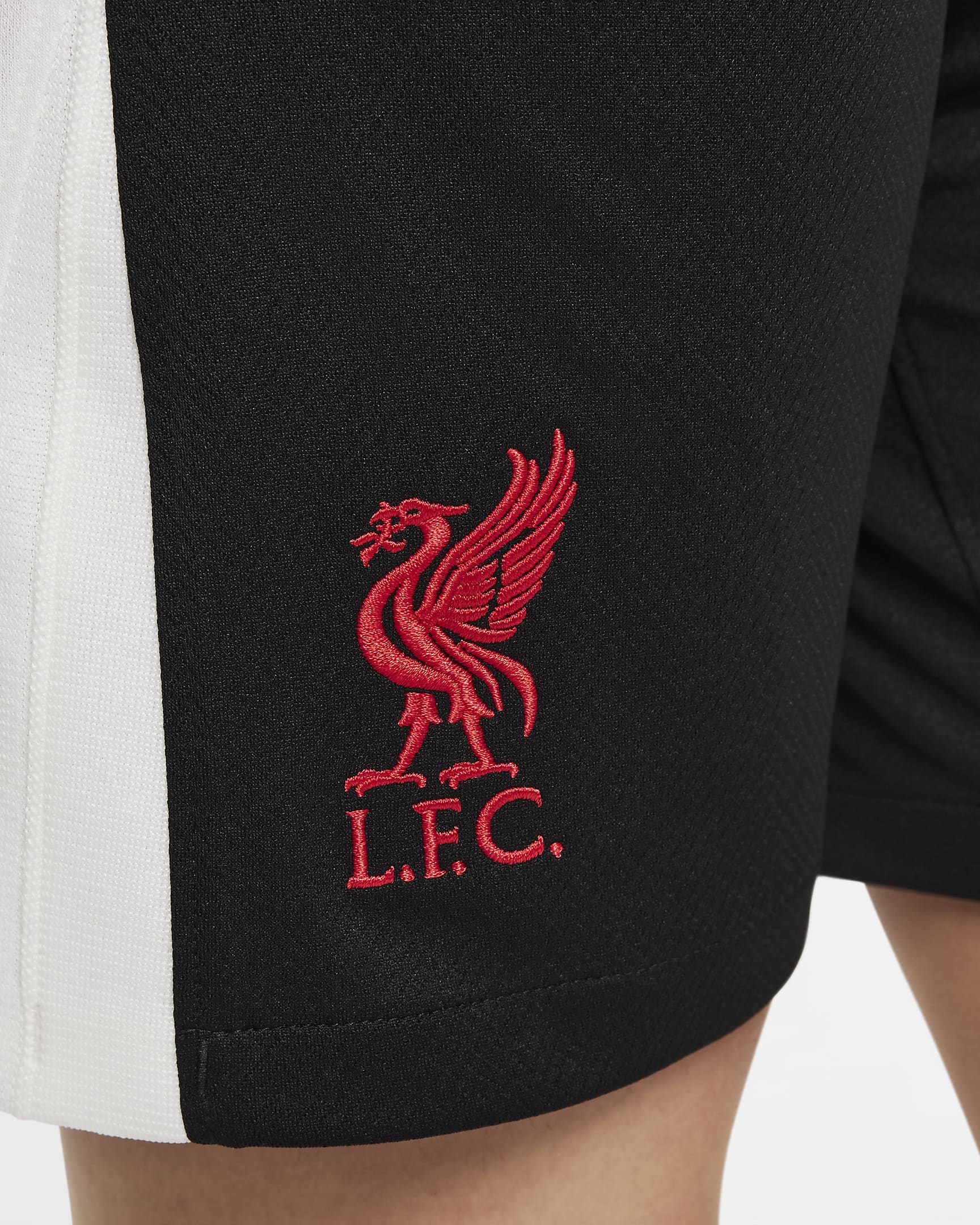 Liverpool FC 2024/25 Stadium harmadik Nike Dri-FIT replika futballrövidnadrág nagyobb gyerekeknek - Fekete/Fehér/Global Red