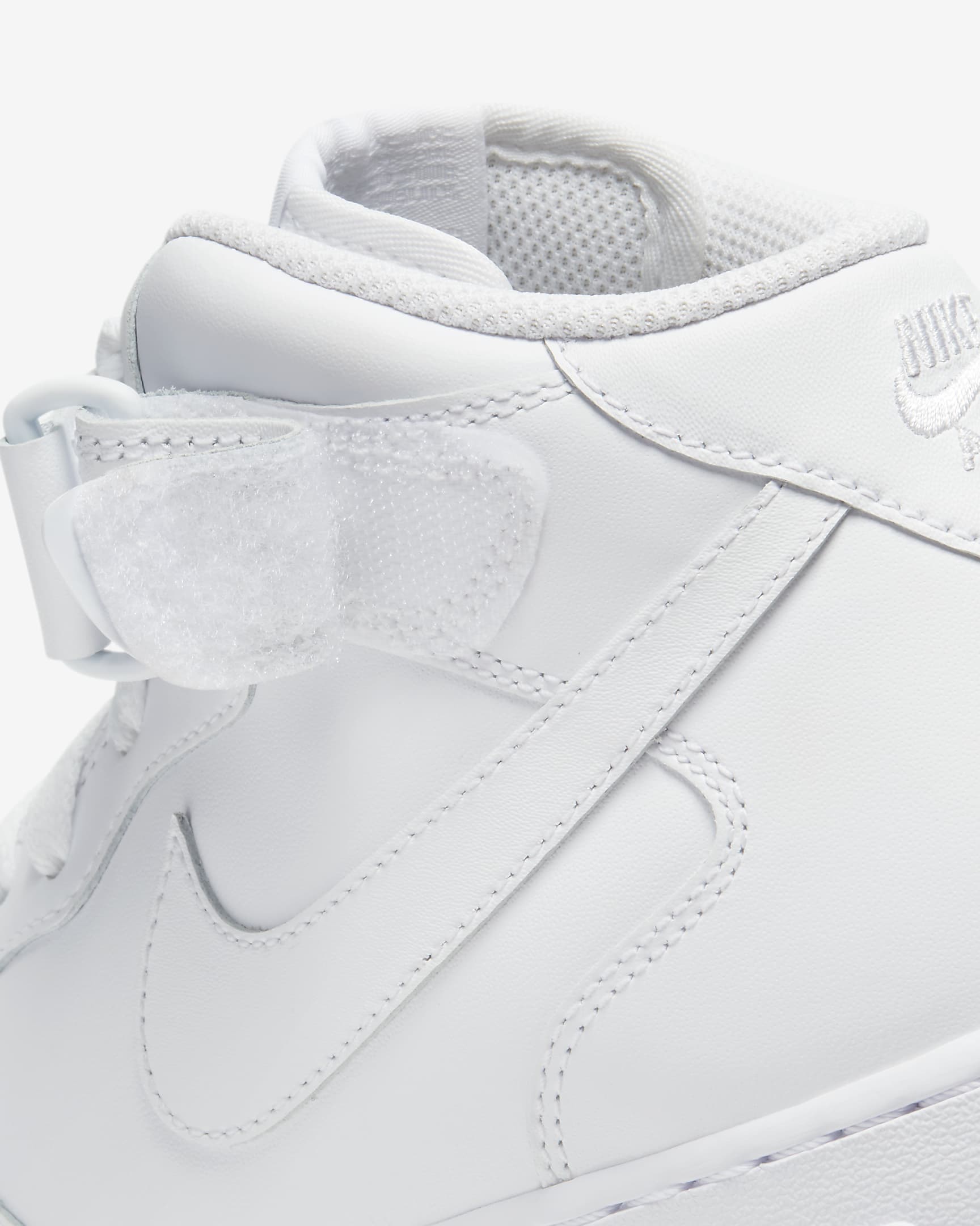 Sapatilhas Nike Air Force 1 '07 Mid para mulher - Branco/Branco/Branco