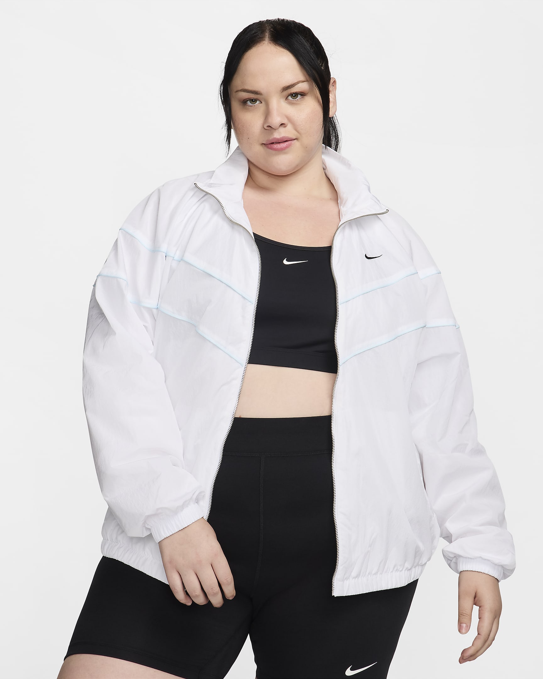 Chamarra de tejido Woven holgada de cierre completo con protección UV para mujer (talla grande) Nike Windrunner - Blanco/Negro