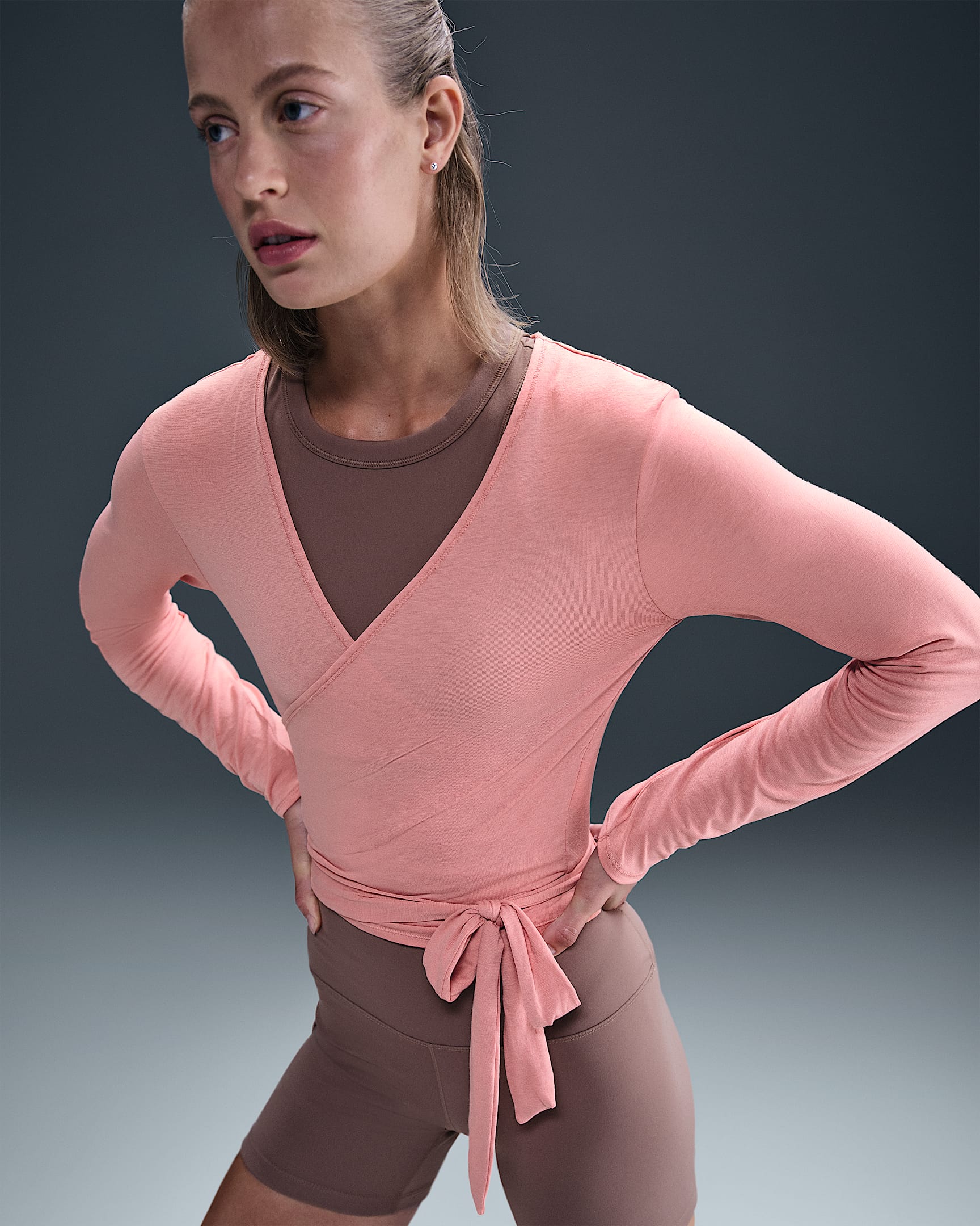 Playera Dri-FIT para mujer Nike One Relaxed - Rosa óxido/Cañón óxido
