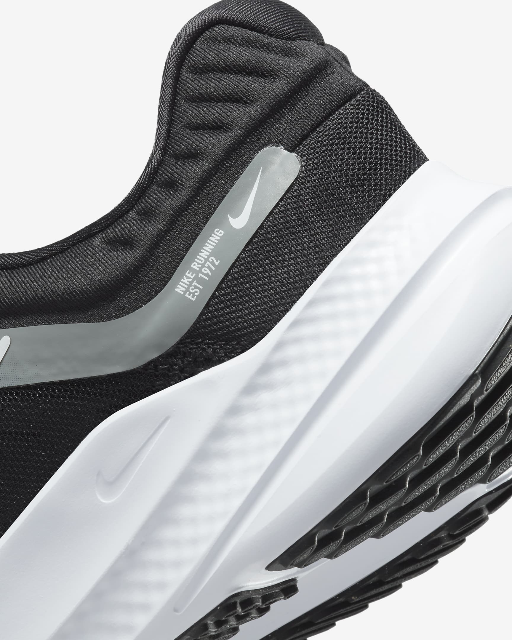 Chaussure de running sur route Nike Quest 5 pour homme. Nike BE