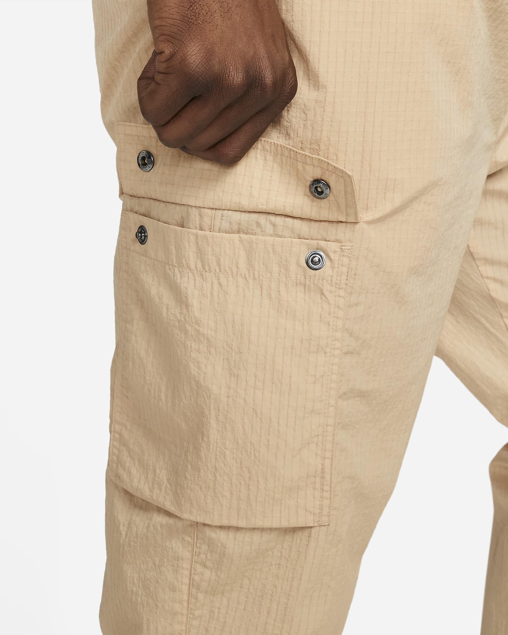 Nike Sportswear Repeat Men's Lightweight Woven Trousers. Nike CA