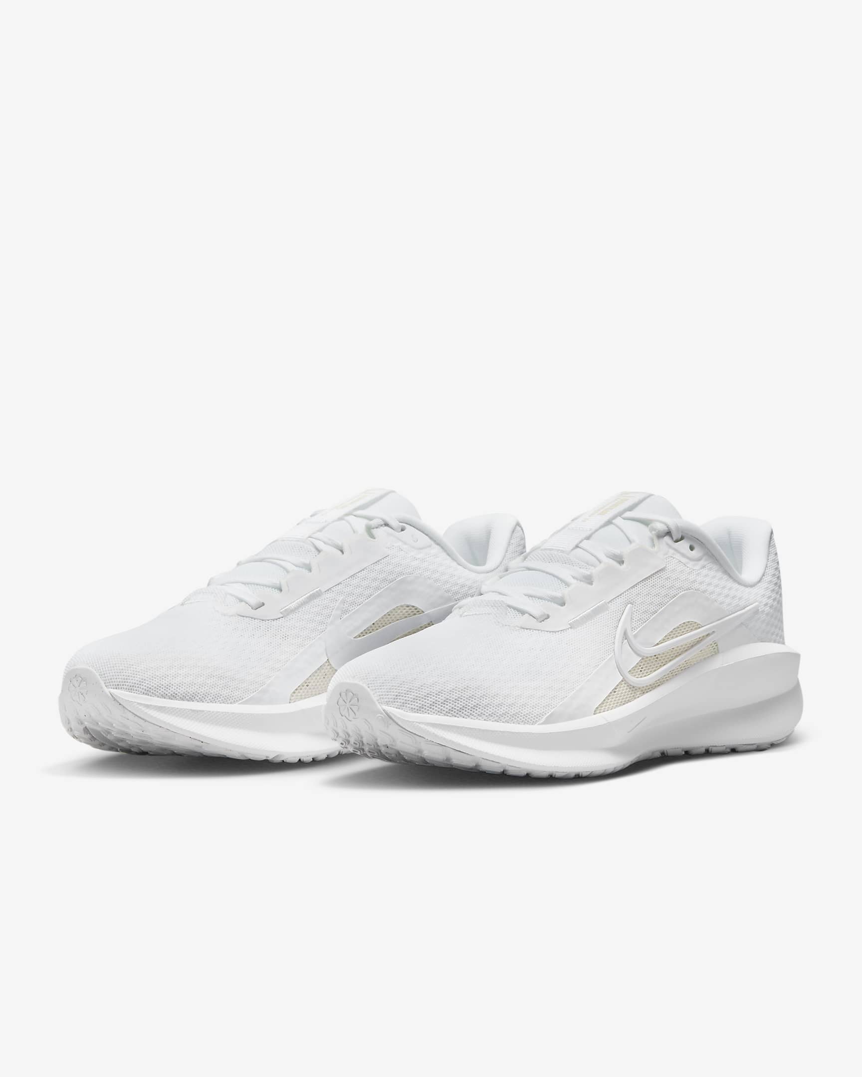 Nike Downshifter 13 hardloopschoenen voor dames (straat) - Wit/Platinum Tint/Wit