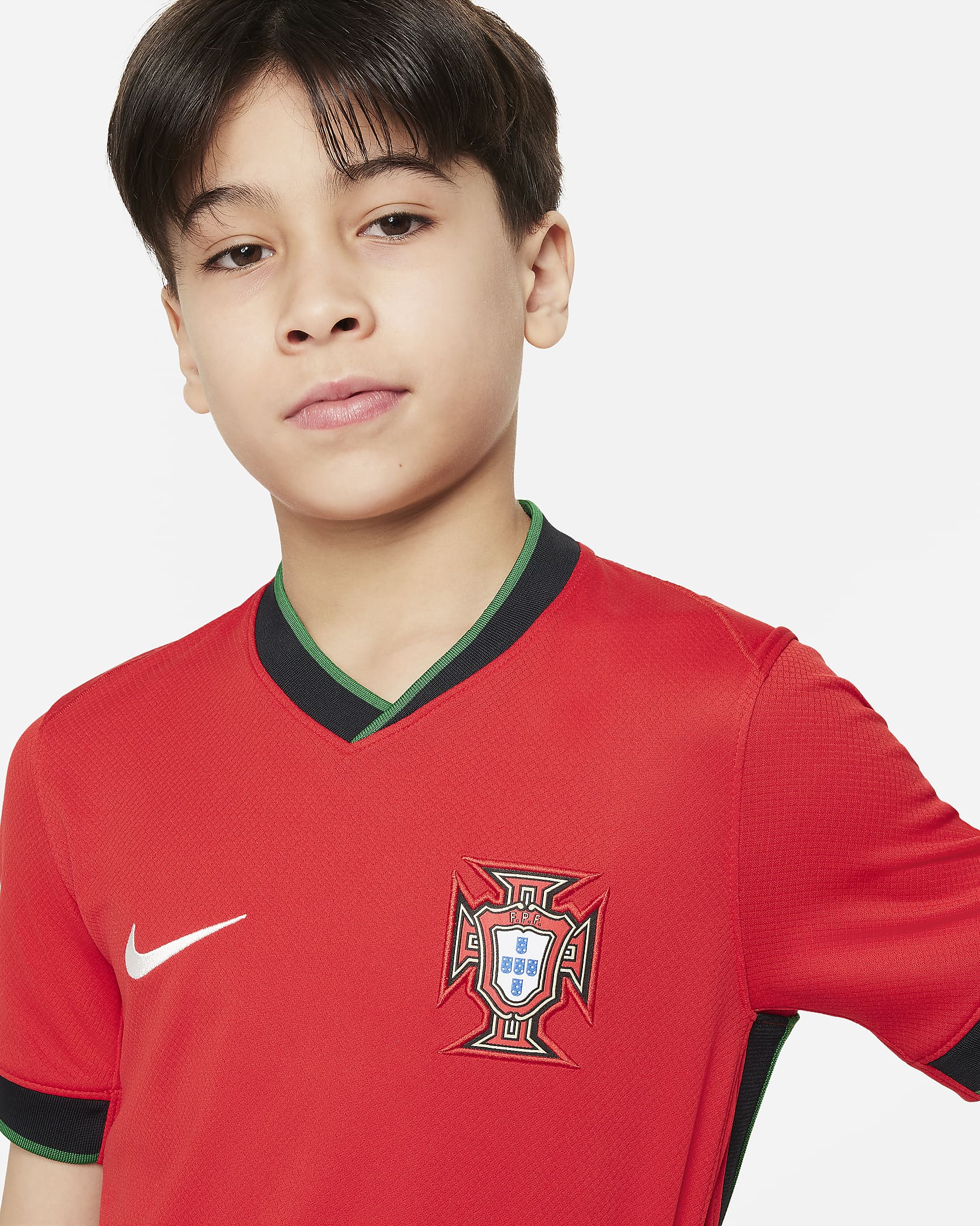 Koszulka piłkarska dla dużych dzieci Nike Dri-FIT Portugalia (drużyna męska) Stadium 2024/25 (wersja domowa) – replika - University Red/Pine Green/Pitch Blue/Sail